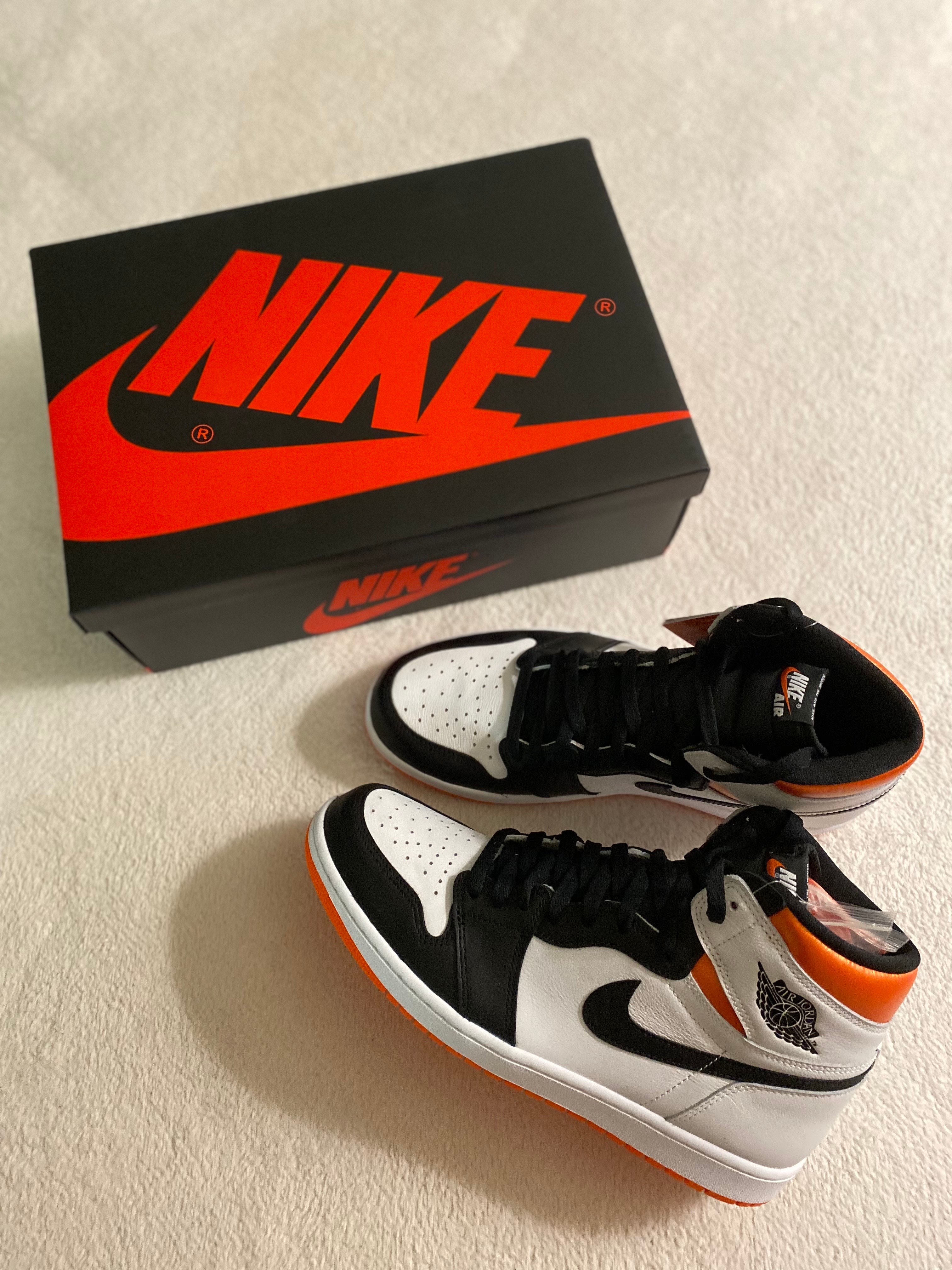 Jordan 1 Retro High OG Electro Orange 착용 스타일