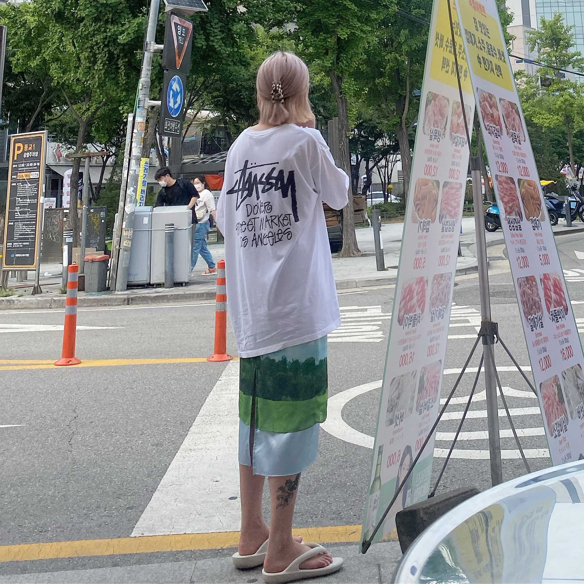 Stussy Stock DSM Los Angeles T-Shirt White 착용 스타일 - 1