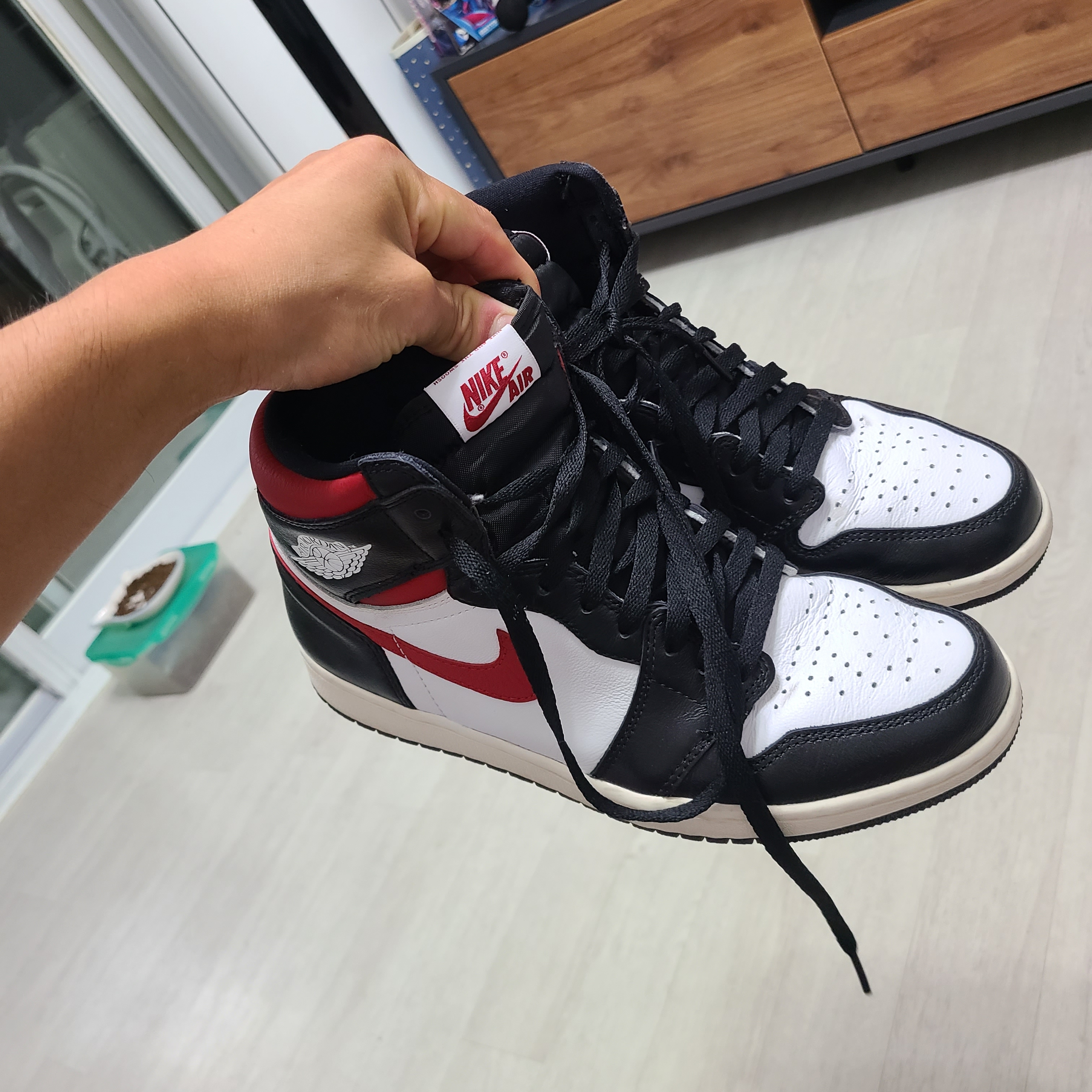 Jordan 1 Mid Gym Red Black White, Jordan 1 Retro High OG Gym Red 착용 스타일 - 2