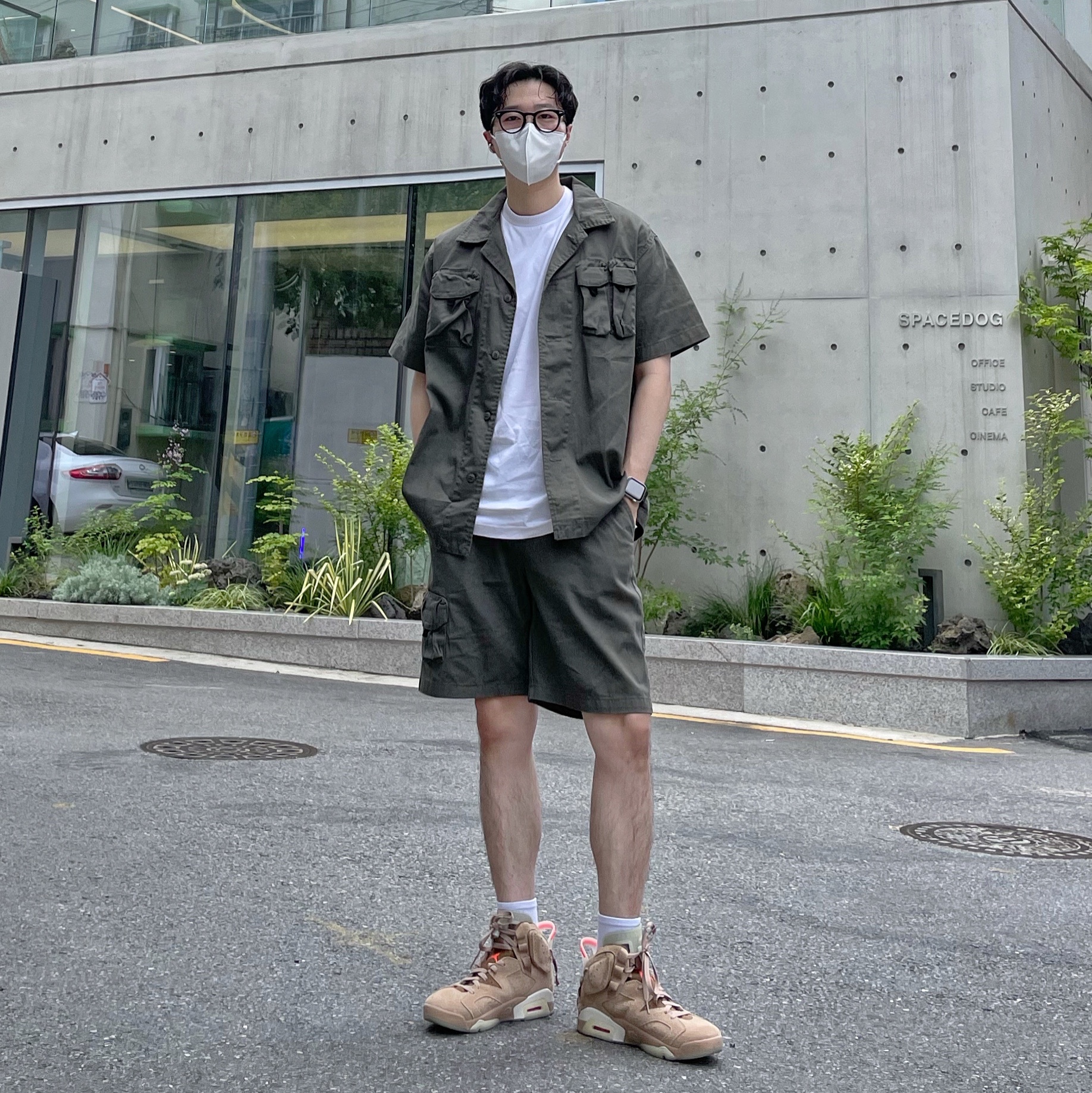 Jordan 6 x Travis Scott Retro SP British Khaki 착용 스타일