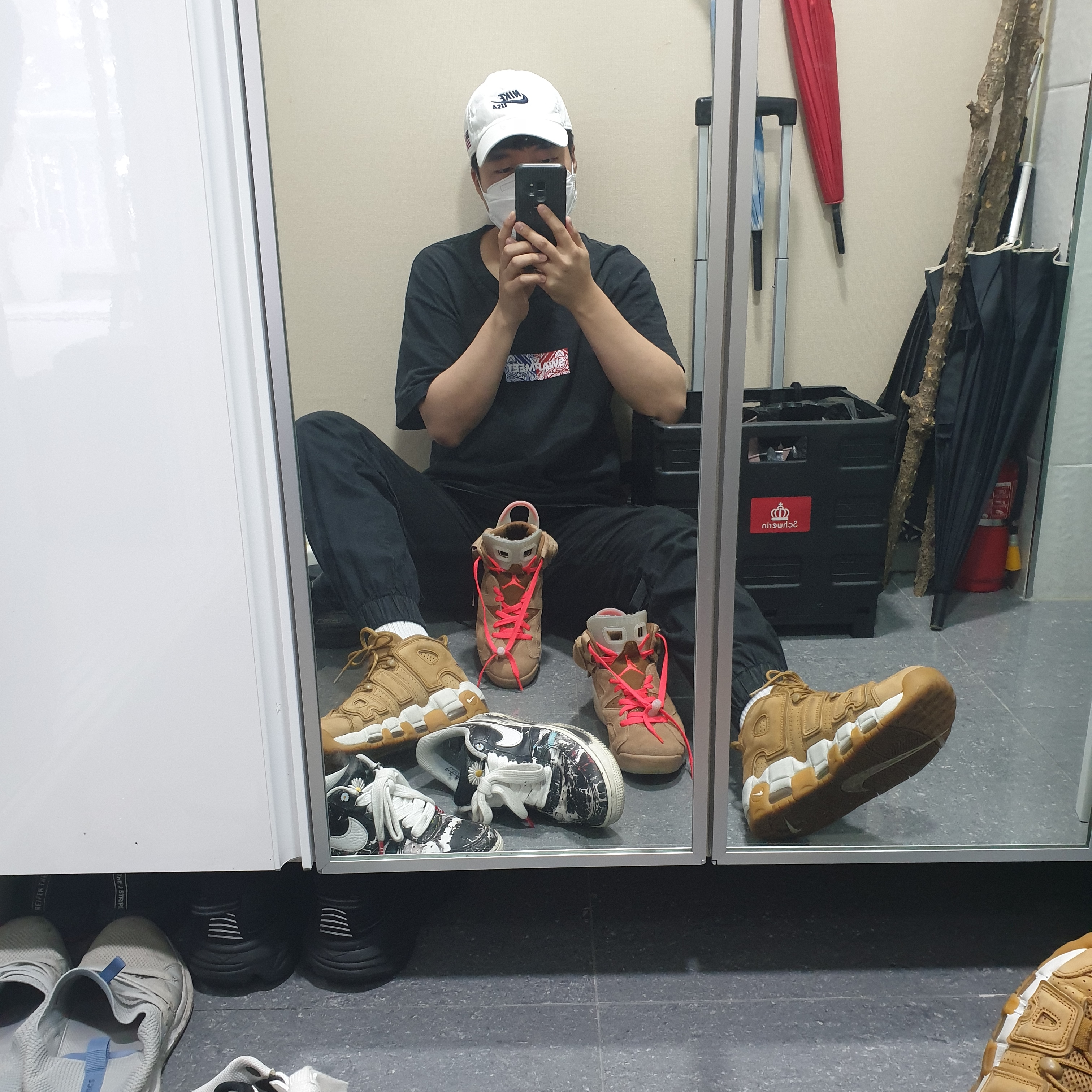 Jordan 6 x Travis Scott Retro SP British Khaki, Nike x Peaceminusone Air Force 1 Low Para-Noise 착용 스타일