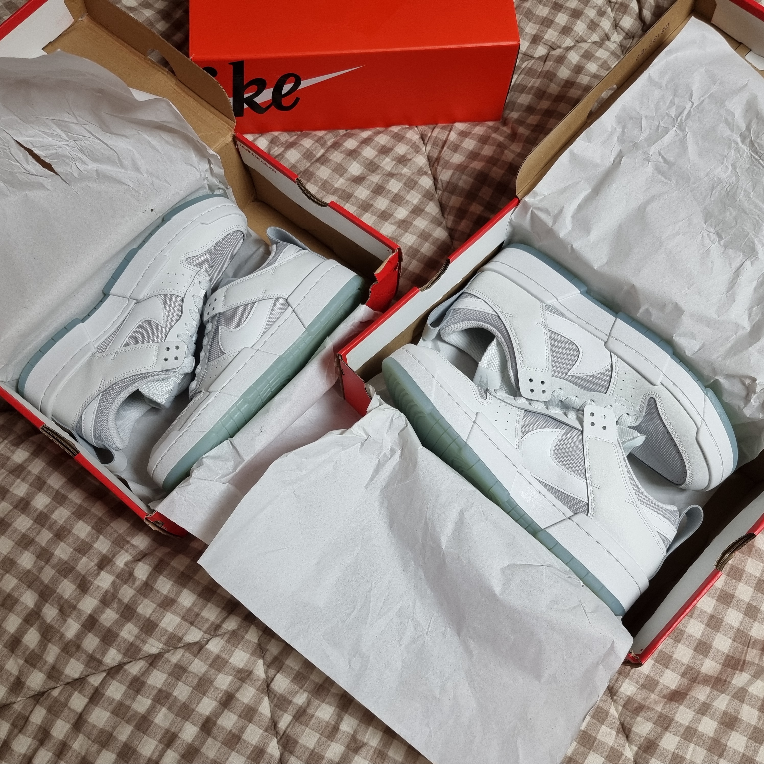 (W) Nike Dunk Low Disrupt Photon Dust 착용 스타일 - 1