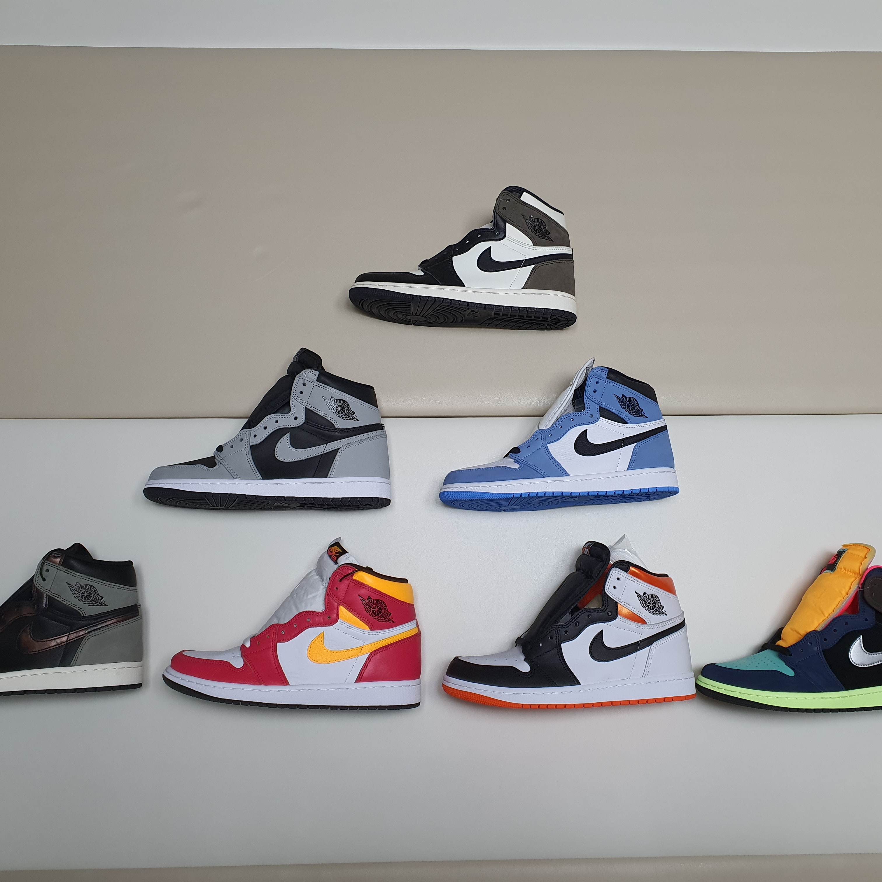 Jordan 1 Retro High OG Black Mocha, Jordan 1 Retro High OG Electro Orange 착용 스타일 - 2