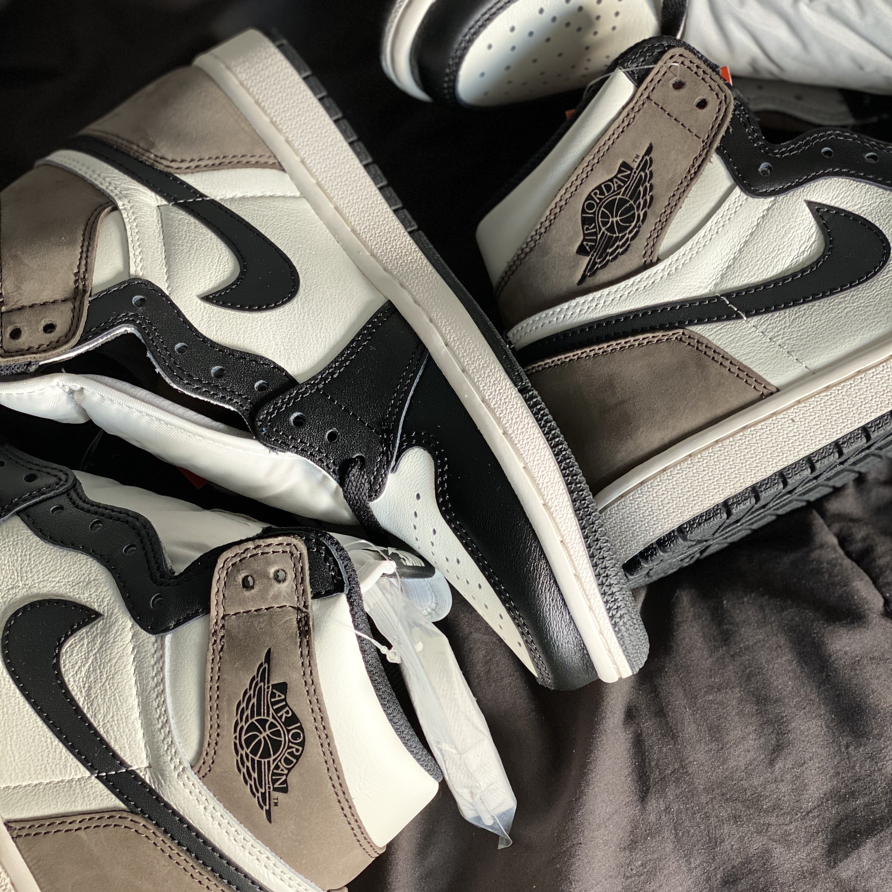 Jordan 1 Retro High OG Black Mocha 착용 스타일 - 4