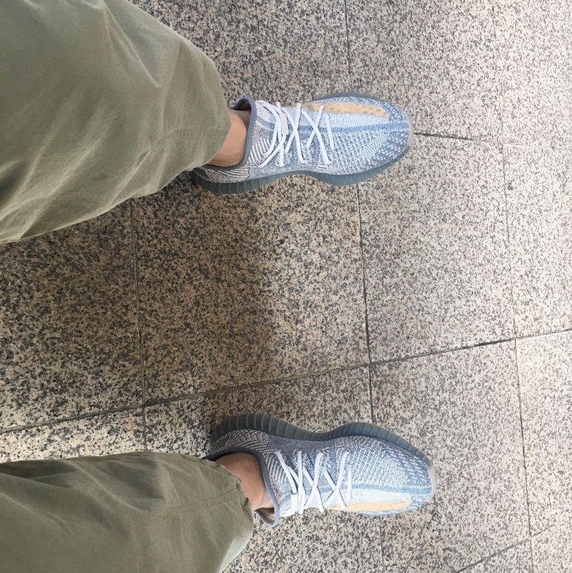 Adidas Yeezy Boost 350 V2 Israfil 착용 스타일 - 1
