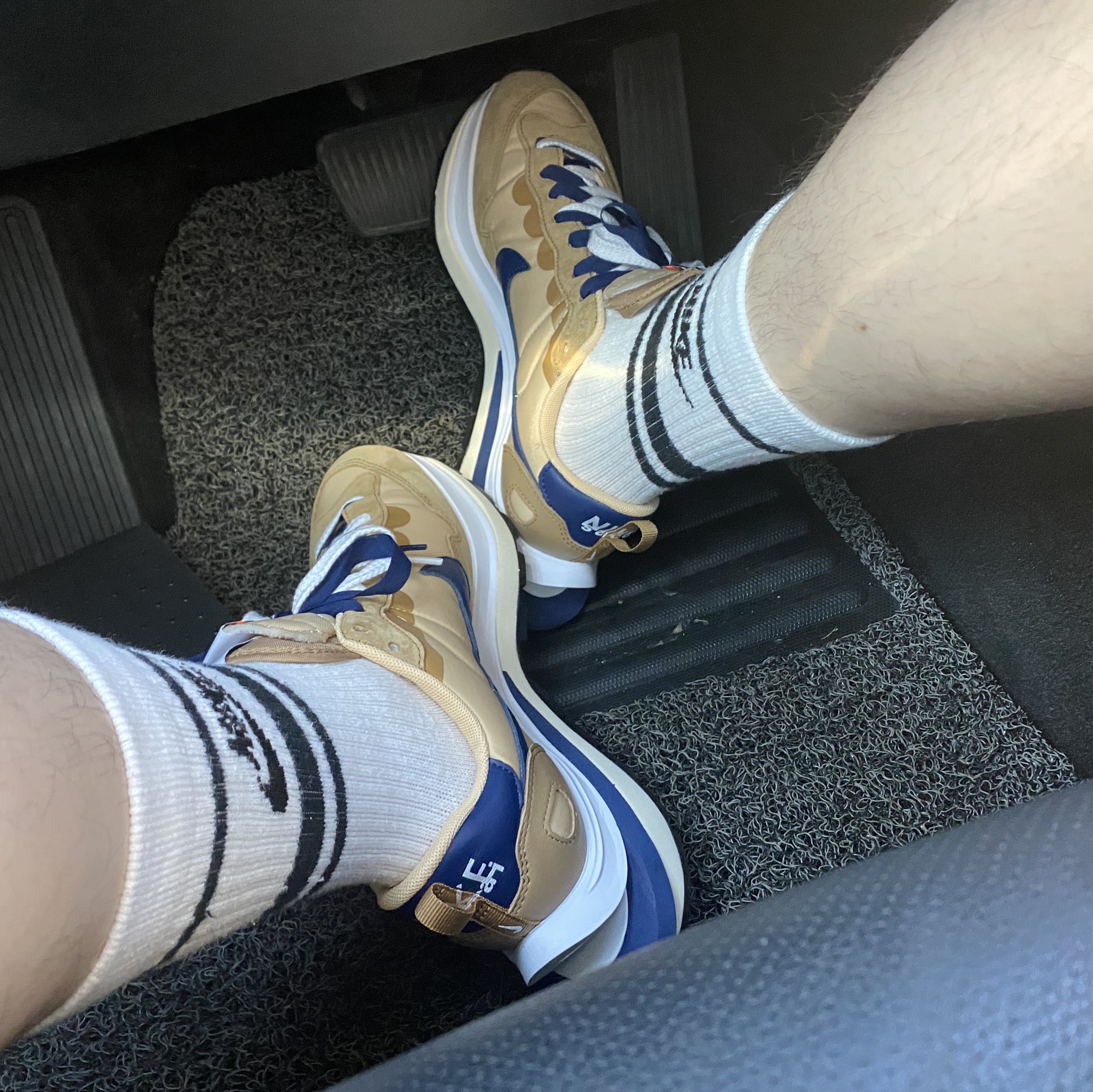 Nike x Sacai VaporWaffle Sesame and Blue Void 착용 스타일