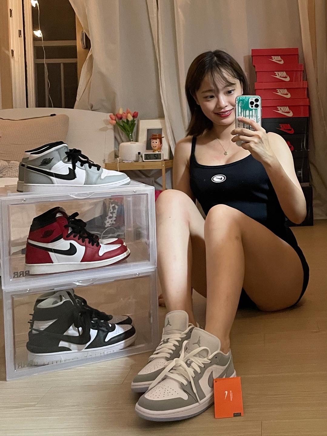 (W) Jordan 1 Low White Wolf Grey, Jordan 1 Retro High OG Chicago 2015 착용 스타일 - 2