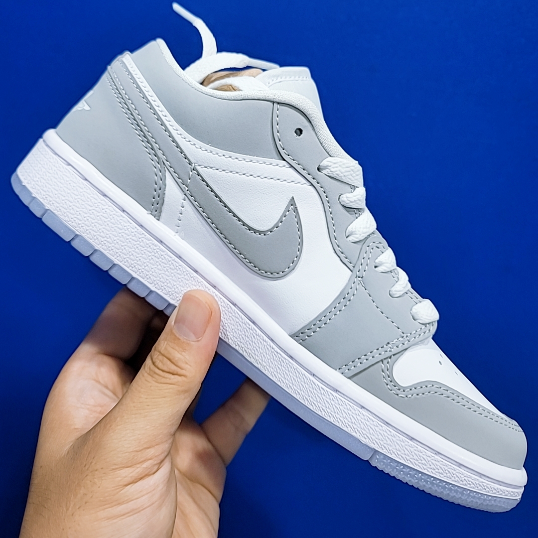 (W) Jordan 1 Low White Wolf Grey 착용 스타일 - 1