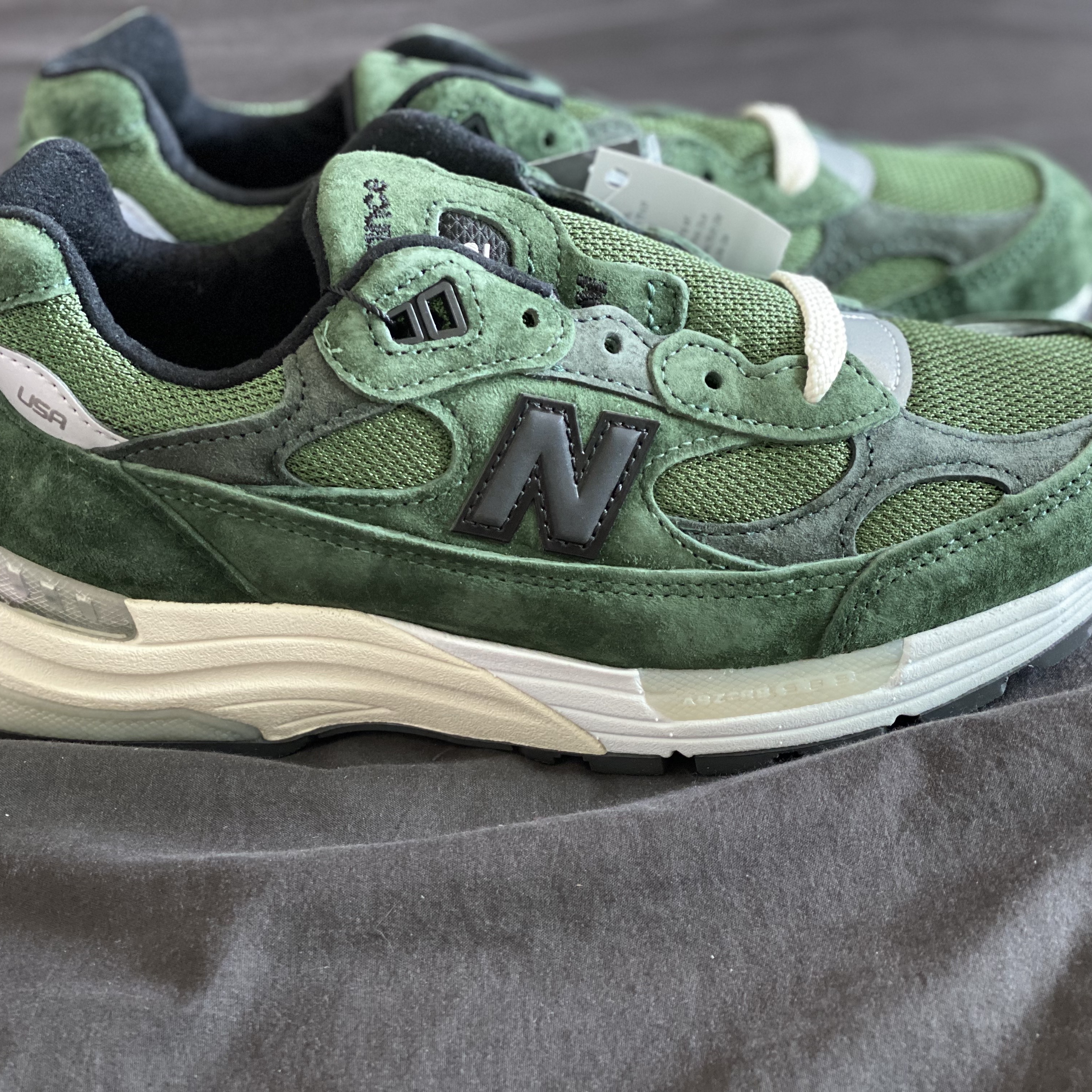 New Balance x JJJJound 992 Made in USA Mossy Green 착용 스타일 - 4