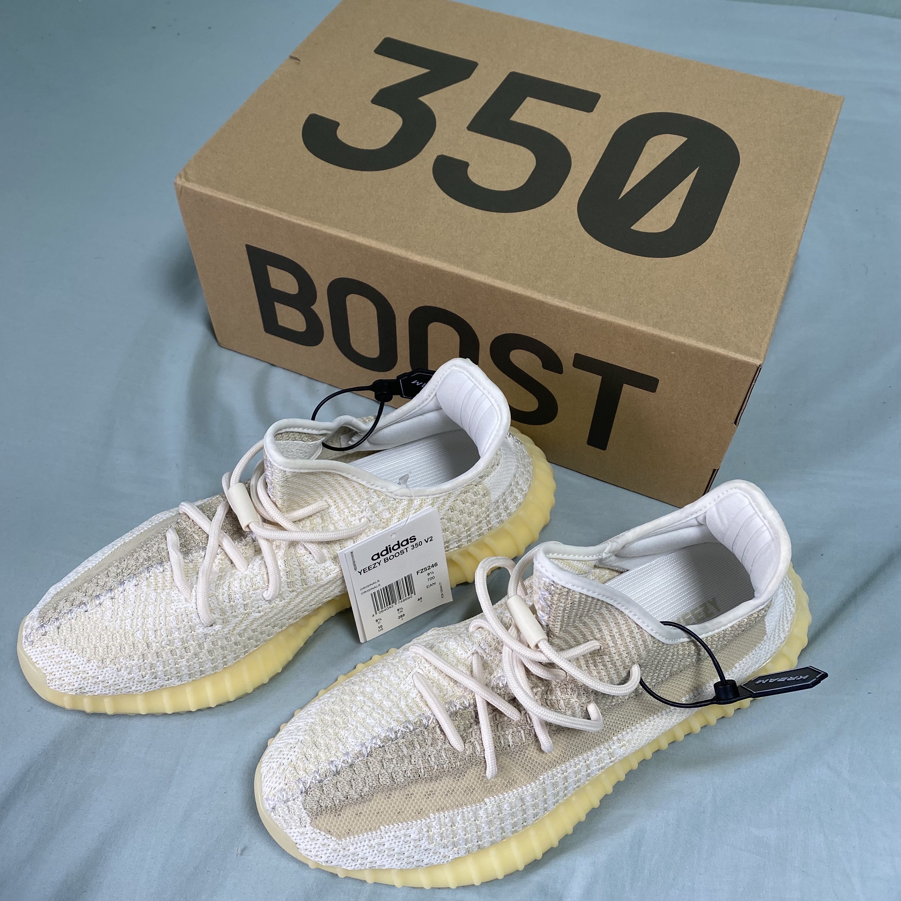 Adidas Yeezy Boost 350 V2 Natural 착용 스타일