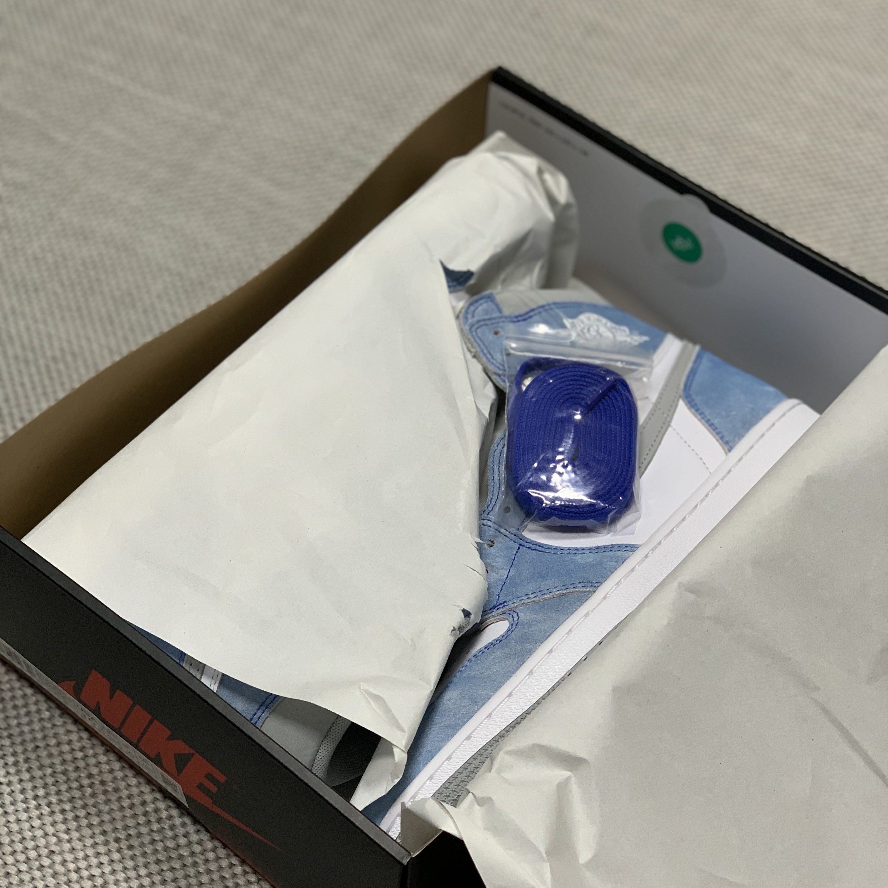 Jordan 1 Retro High OG Hyper Royal 착용 스타일 - 2