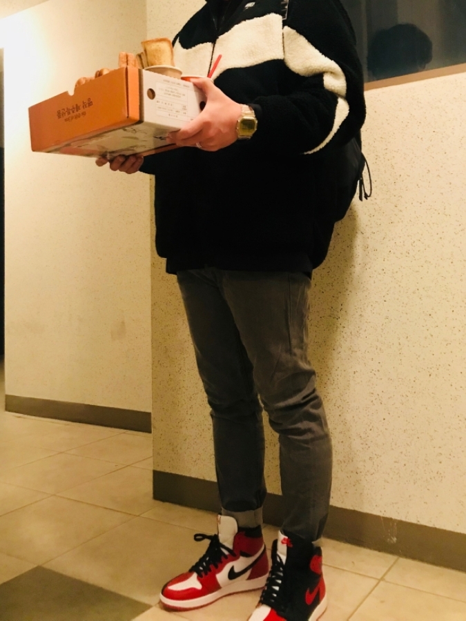 Jordan 1 Retro High Homage To Home (Non-Numbered), Nike Big Swoosh Full Zip Jacket Black Sail 착용 스타일