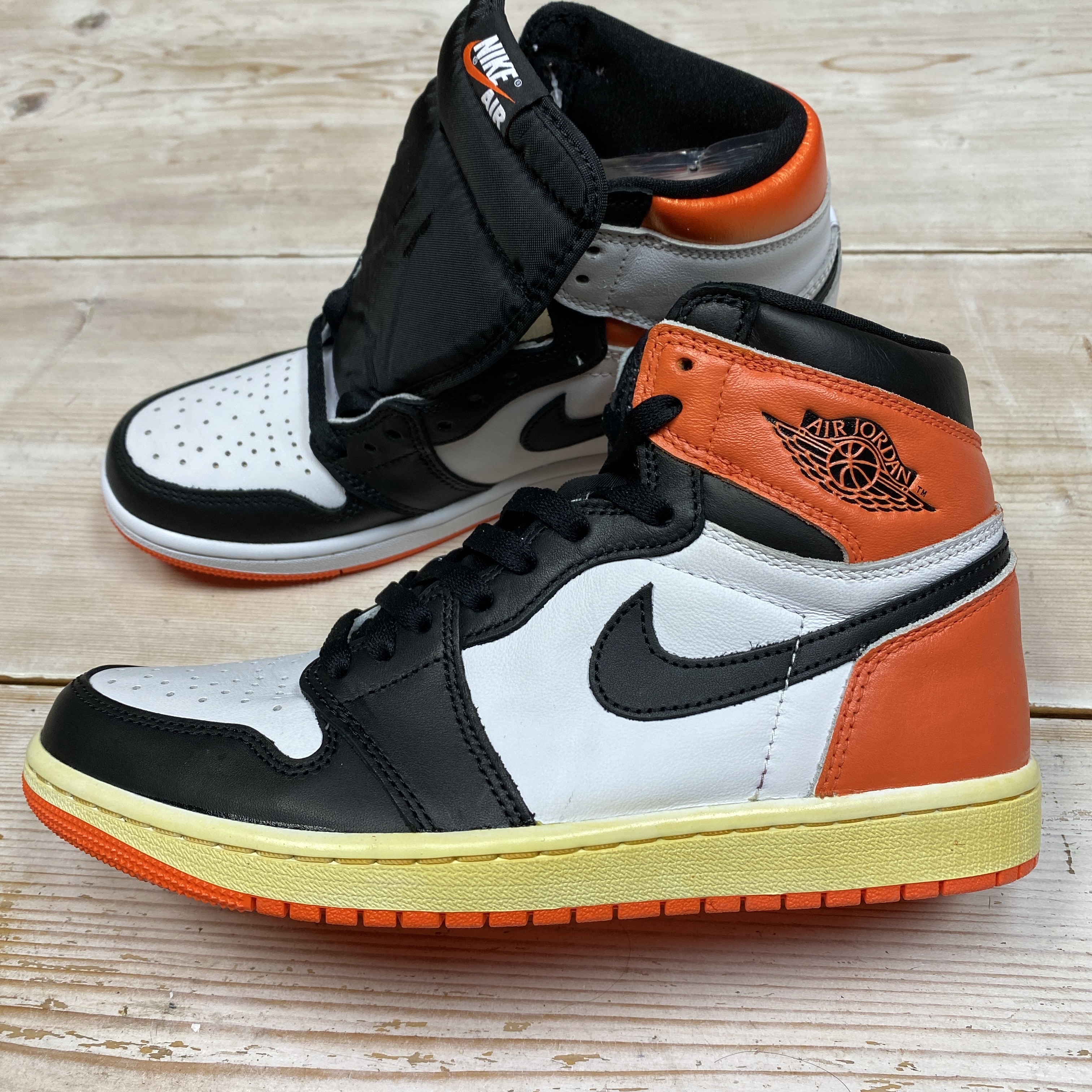 Jordan 1 Retro High OG Electro Orange 착용 스타일 - 2