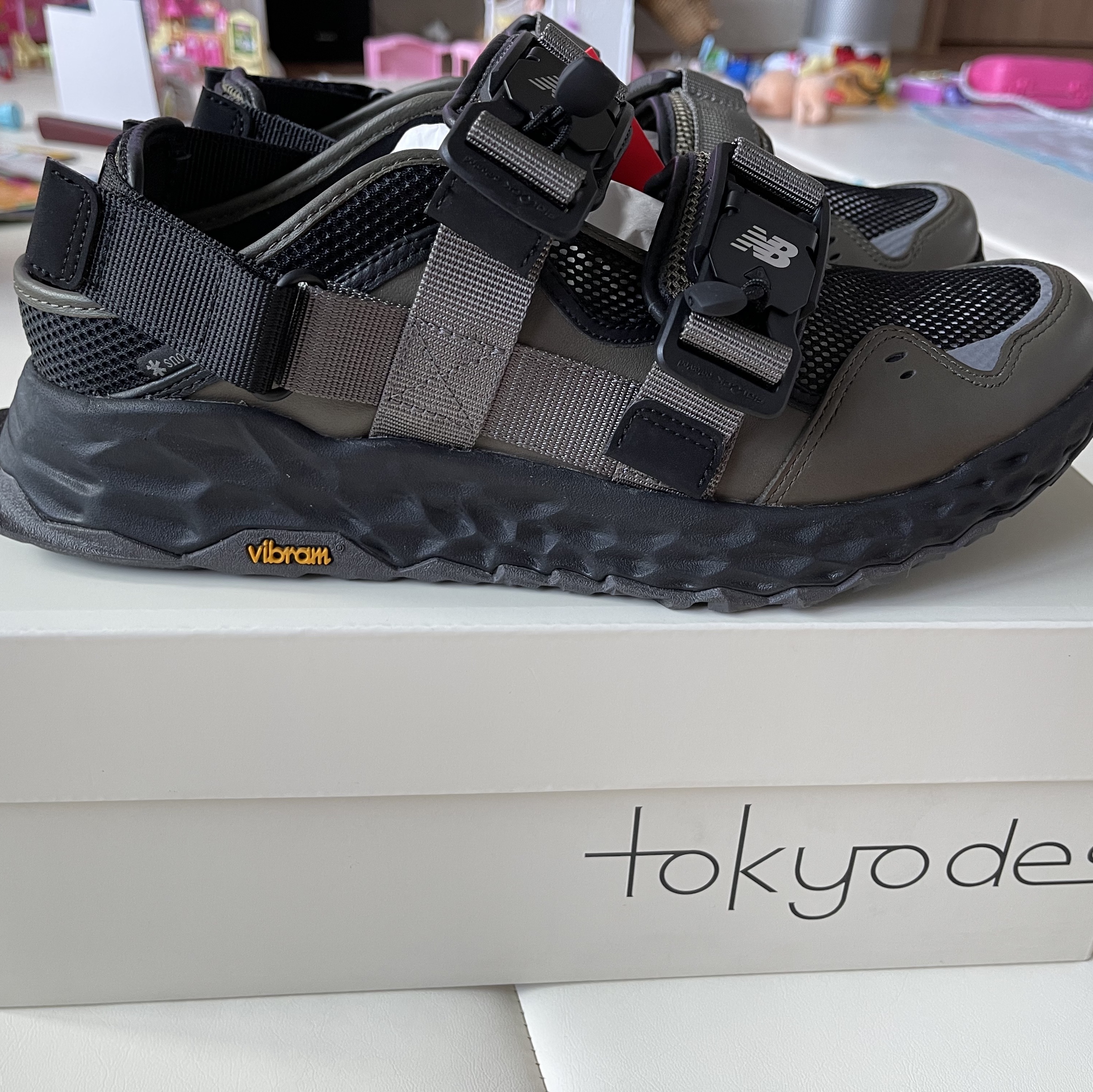 New Balance x Tokyo Design Studio x Snow Peak Niobium Concept 2 착용 스타일 - 4