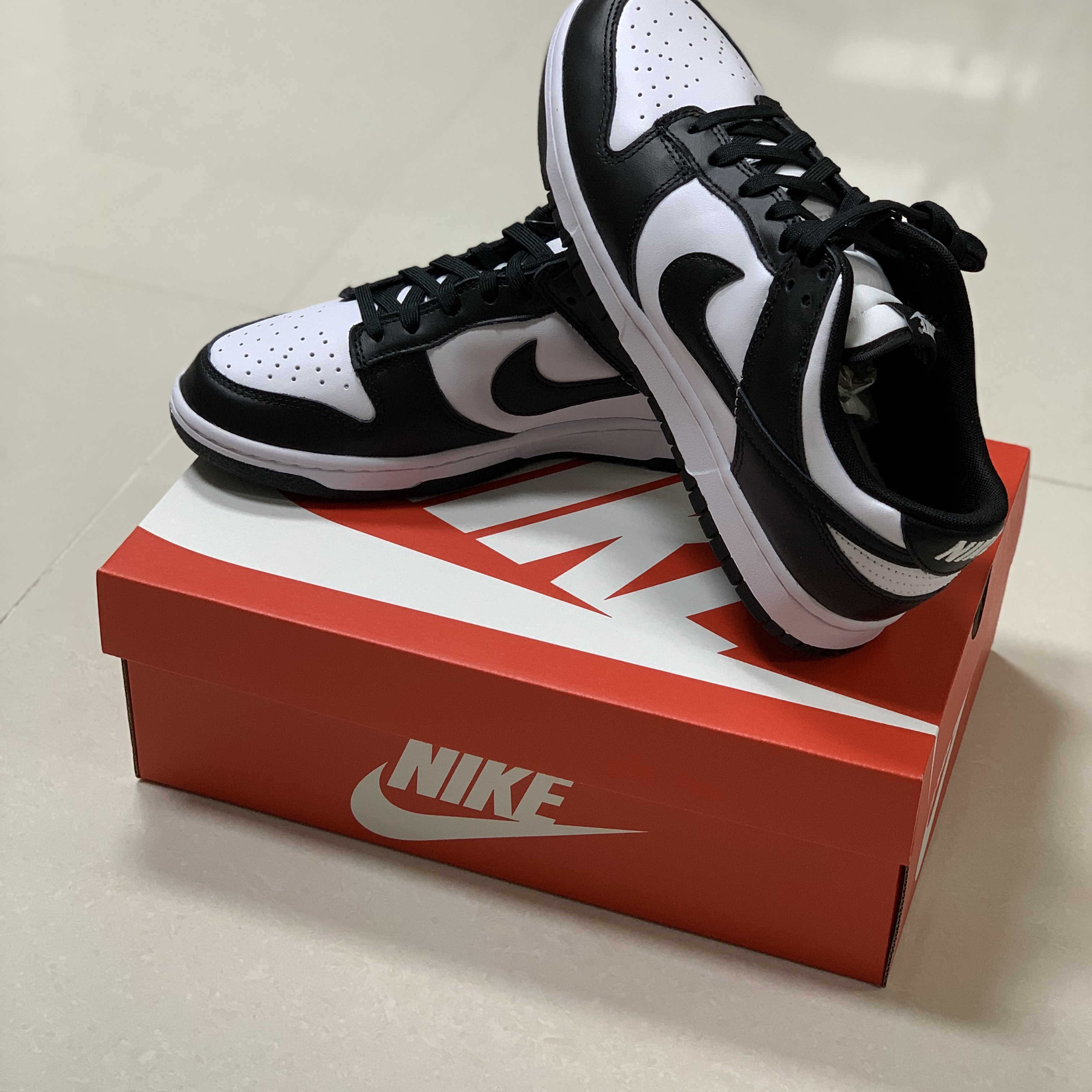 Nike Dunk Low Retro Black 착용 스타일 - 1