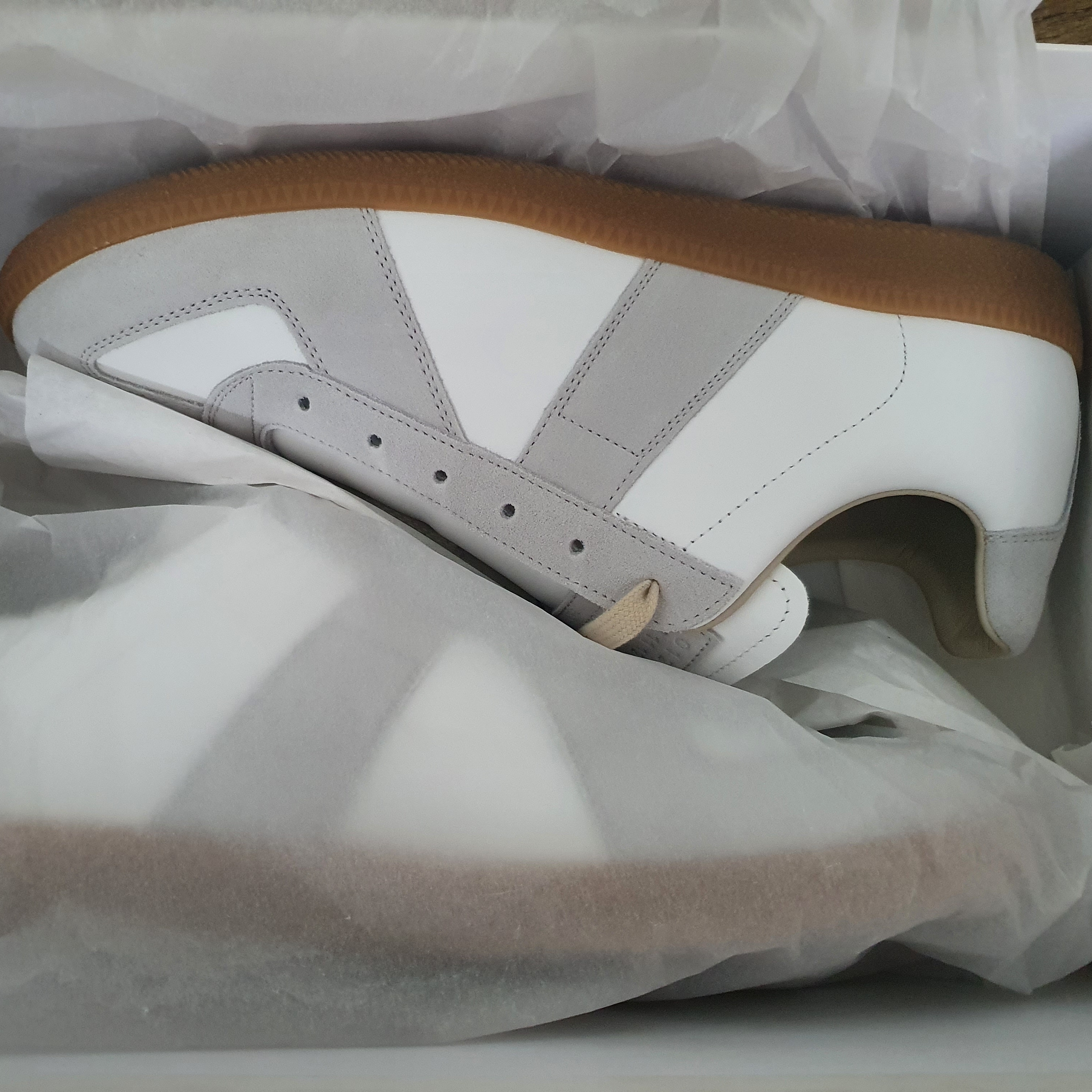Maison Margiela Calfskin Replica Sneakers 착용 스타일