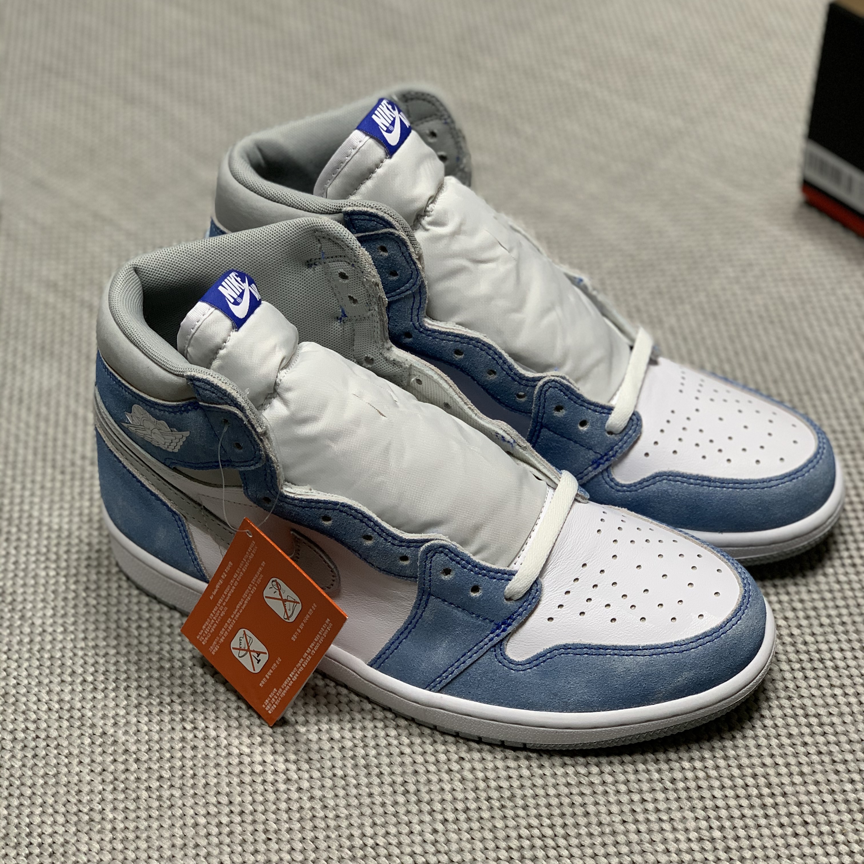 Jordan 1 Retro High OG Hyper Royal 착용 스타일 - 3