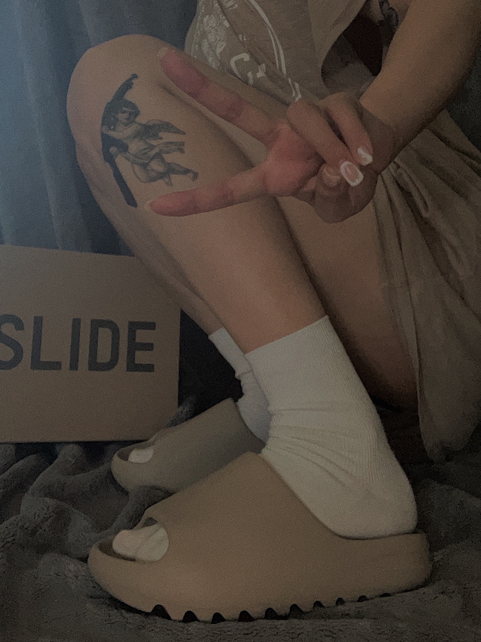 Adidas Yeezy Slide Pure 착용 스타일 - 1