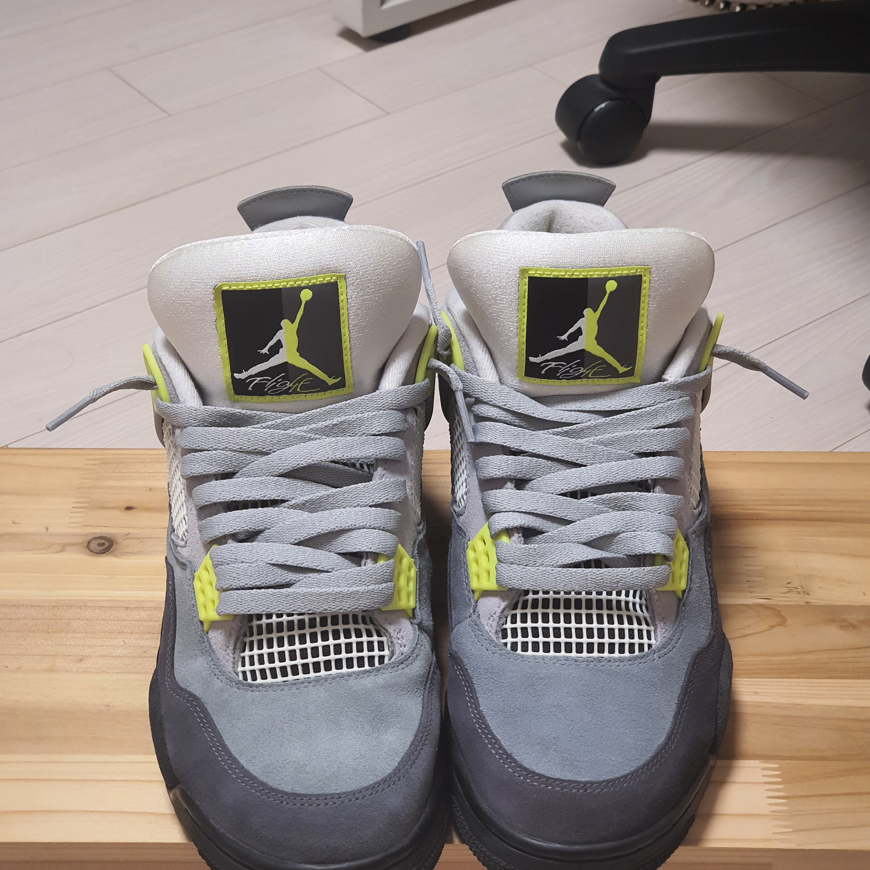 Jordan 4 Retro SE Neon 95 착용 스타일 - 2