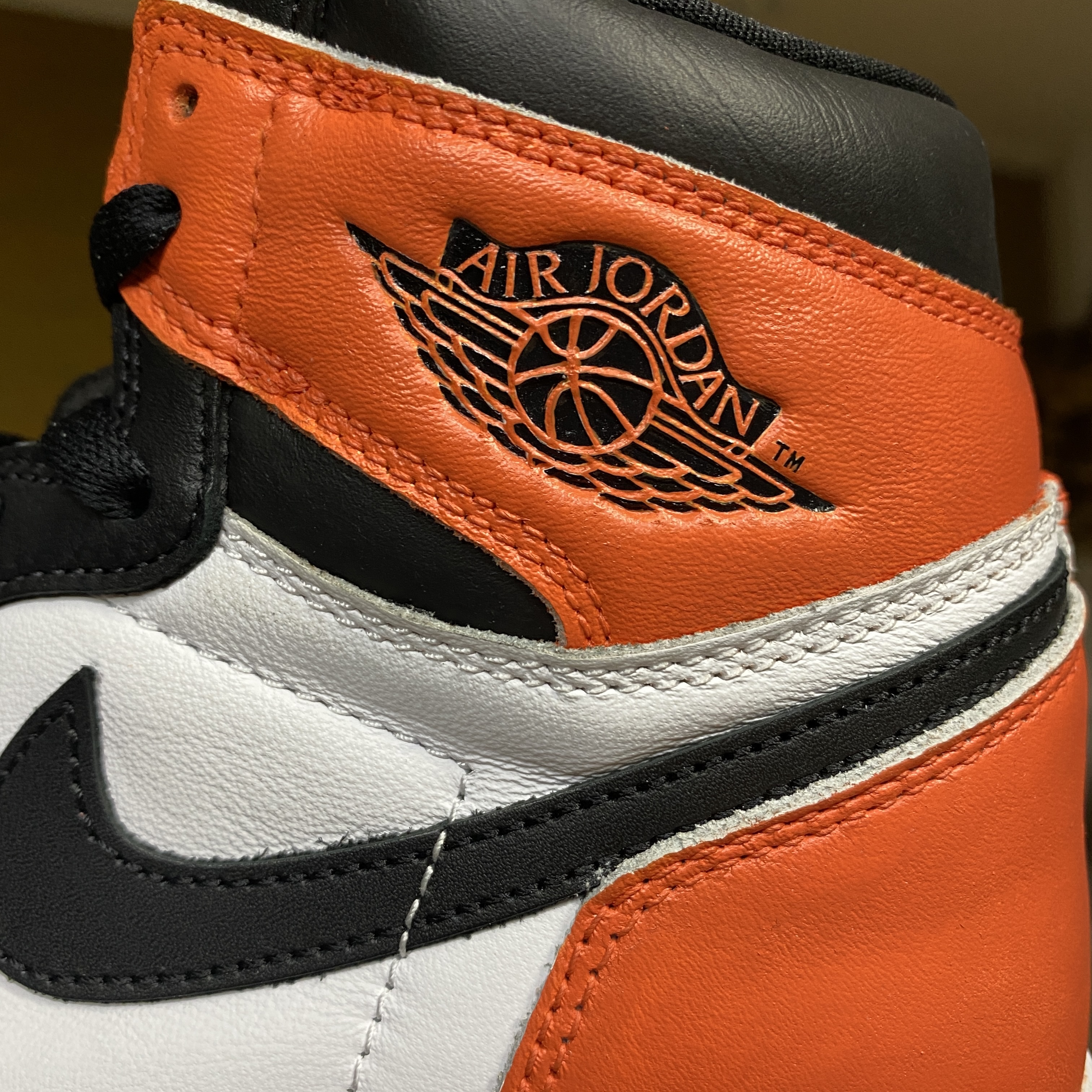 Jordan 1 Retro High OG Electro Orange 착용 스타일 - 1