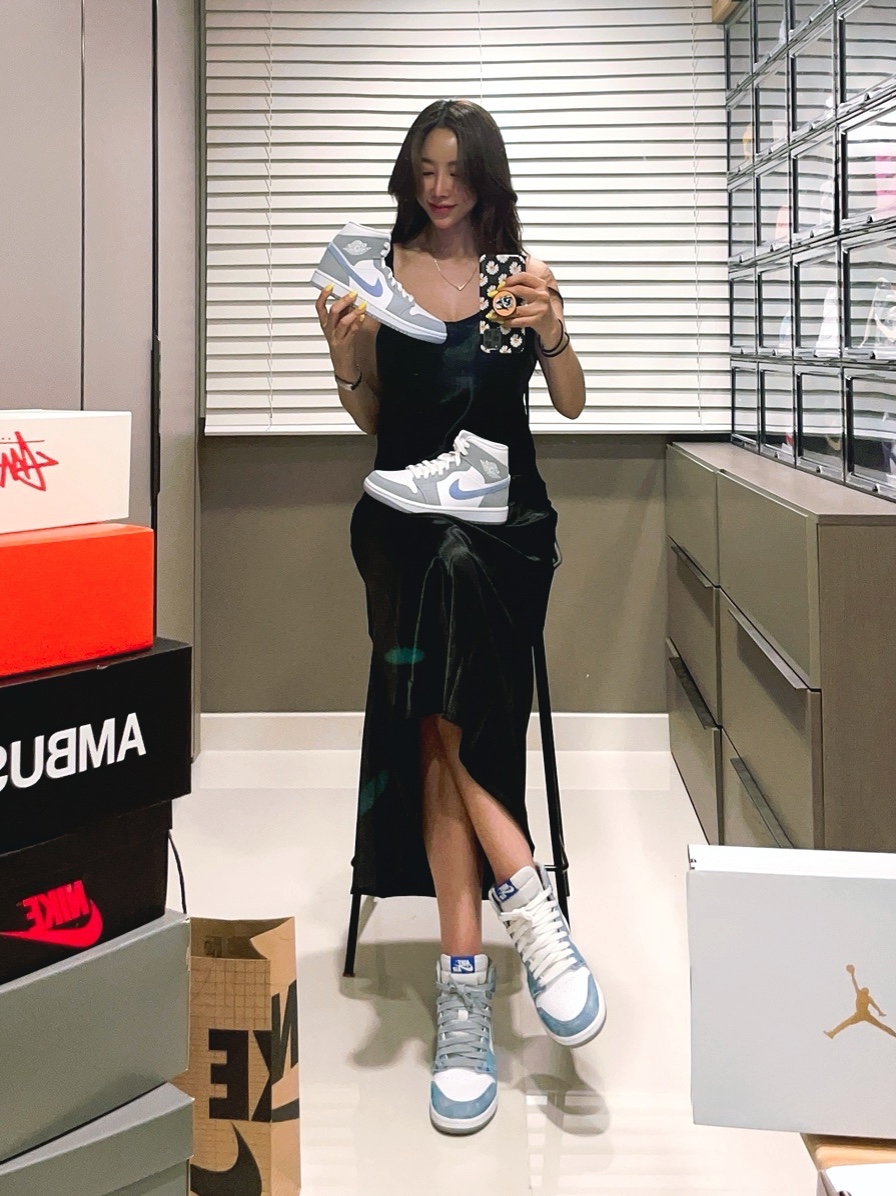 (GS) Jordan 1 Retro High OG Hyper Royal, Jordan 1 Retro High OG Hyper Royal 착용 스타일 - 1