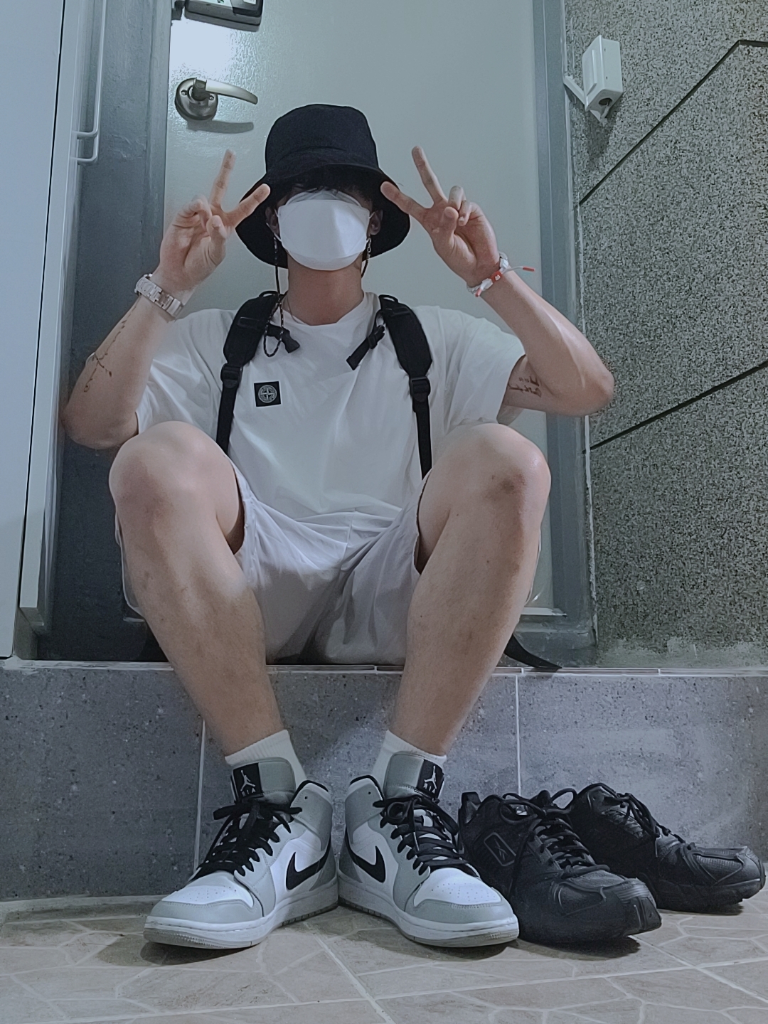 Jordan 1 Mid Light Smoke Grey, Stone Island 24113 T-Shirt White - 21SS 착용 스타일