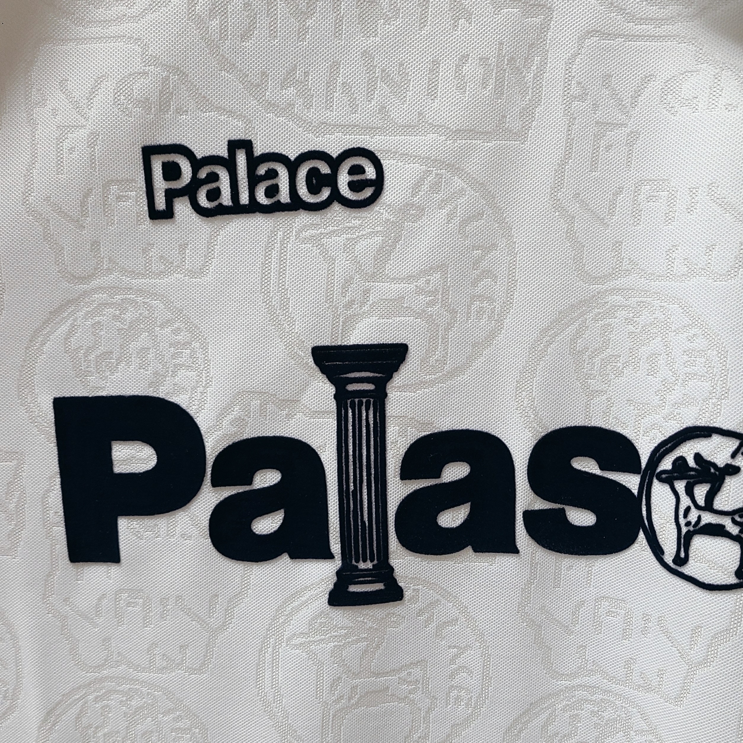 Palace Palasonic T-Shirt White - 21SS, Adidas Yeezy Foam RNNR Sand 착용 스타일 - 3