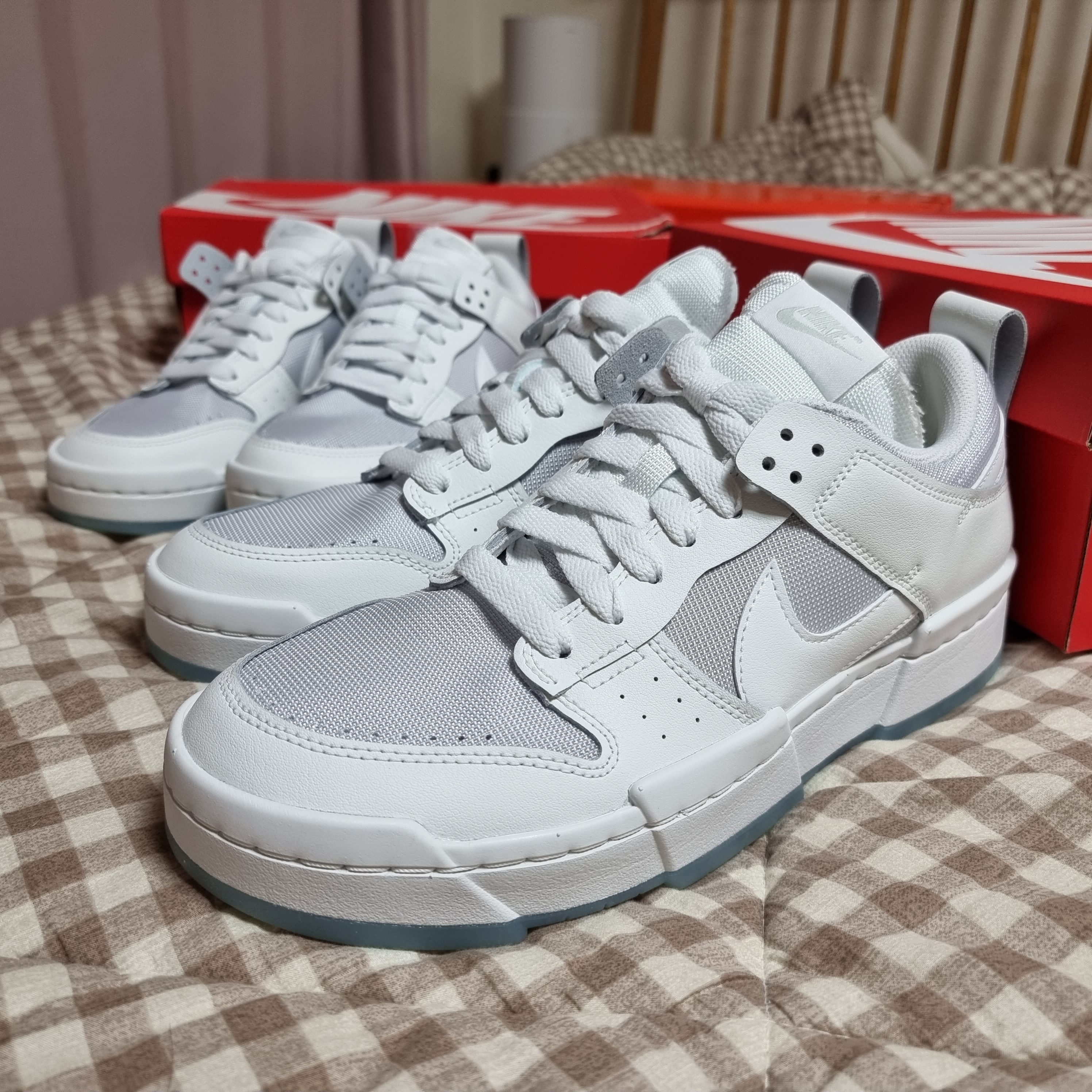 (W) Nike Dunk Low Disrupt Photon Dust 착용 스타일 - 4