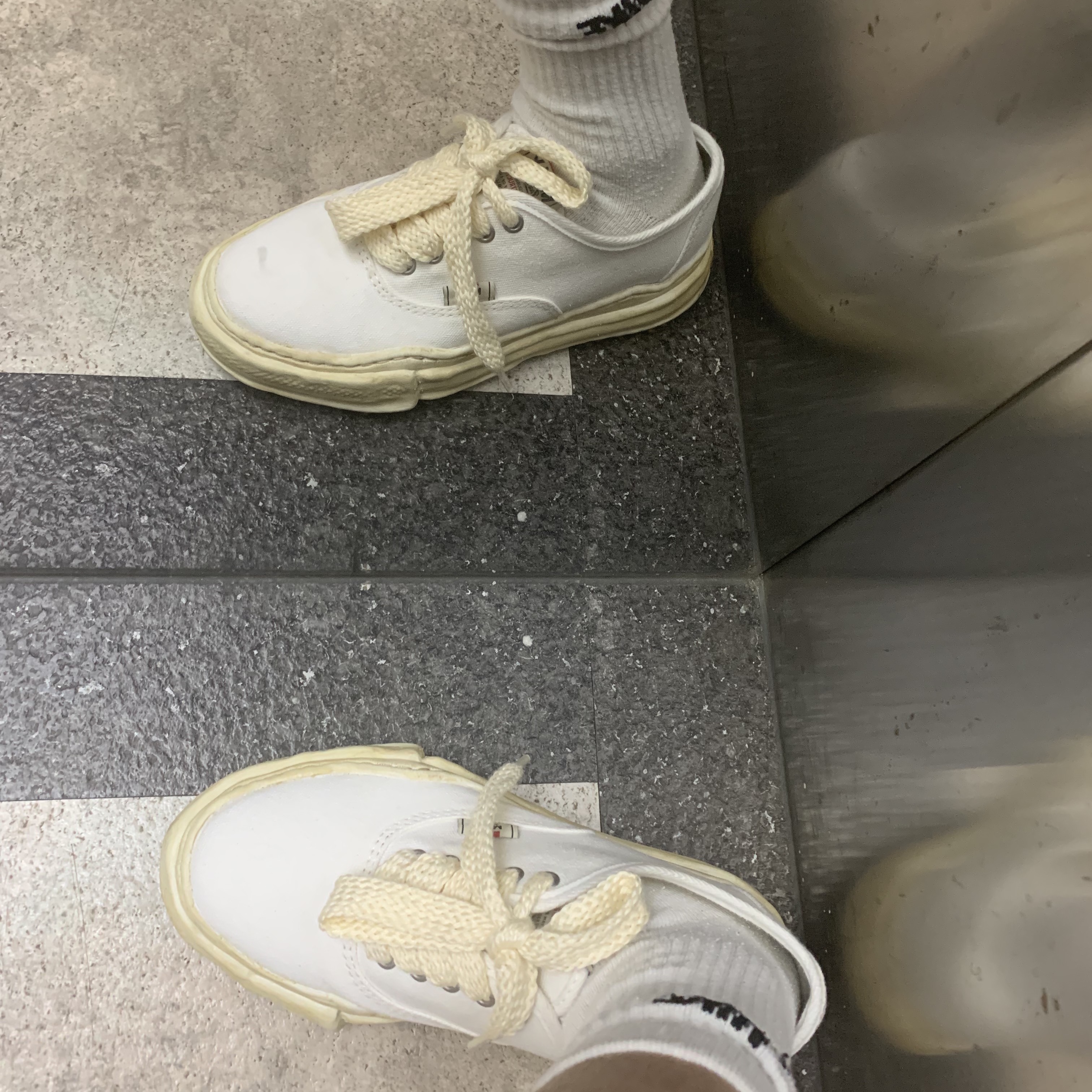 Maison Mihara Yasuhiro Baker OG Sole OD Canvas Low-top Sneakers White 착용 스타일