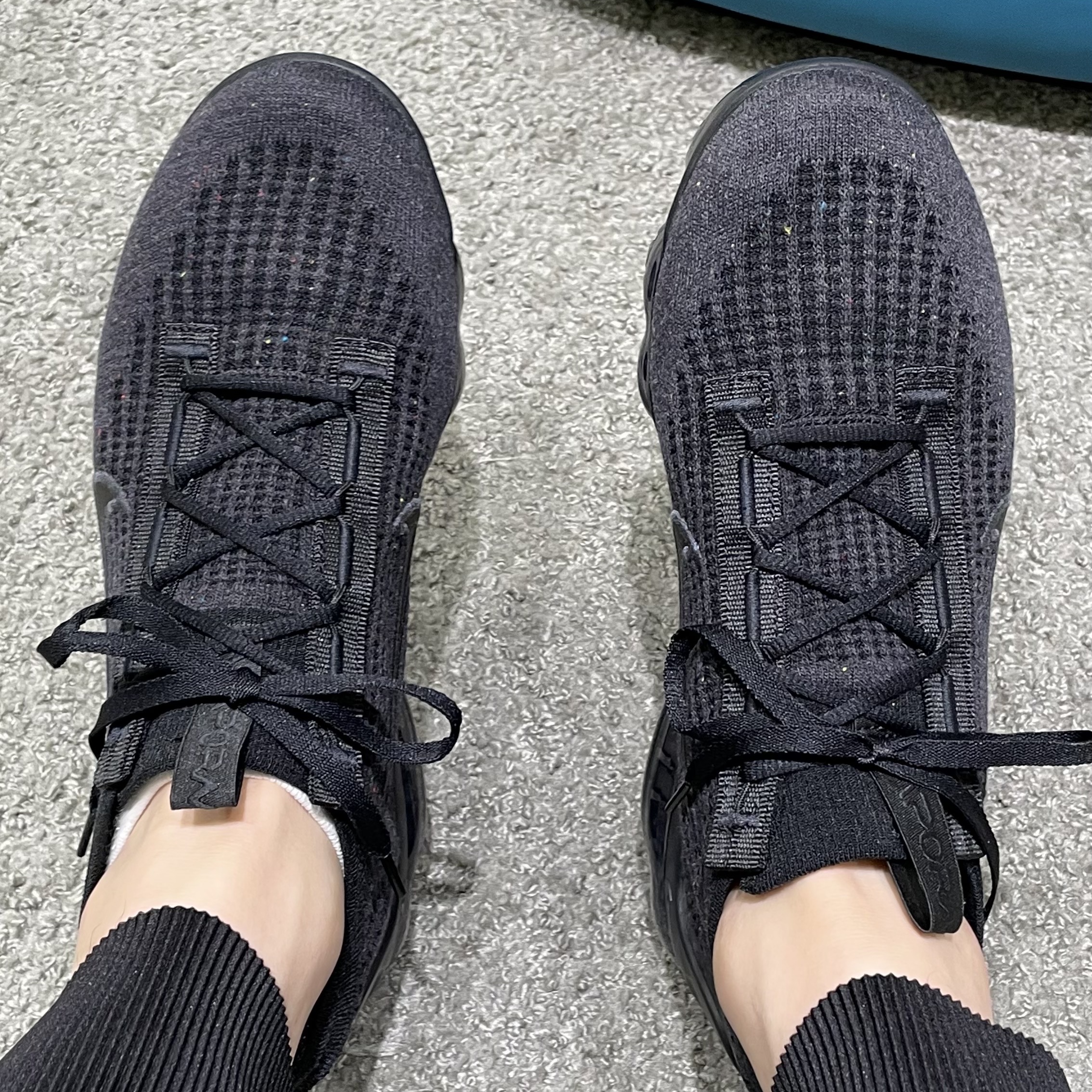 Nike Air VaporMax 2021 Flyknit Triple Black 착용 스타일 - 1
