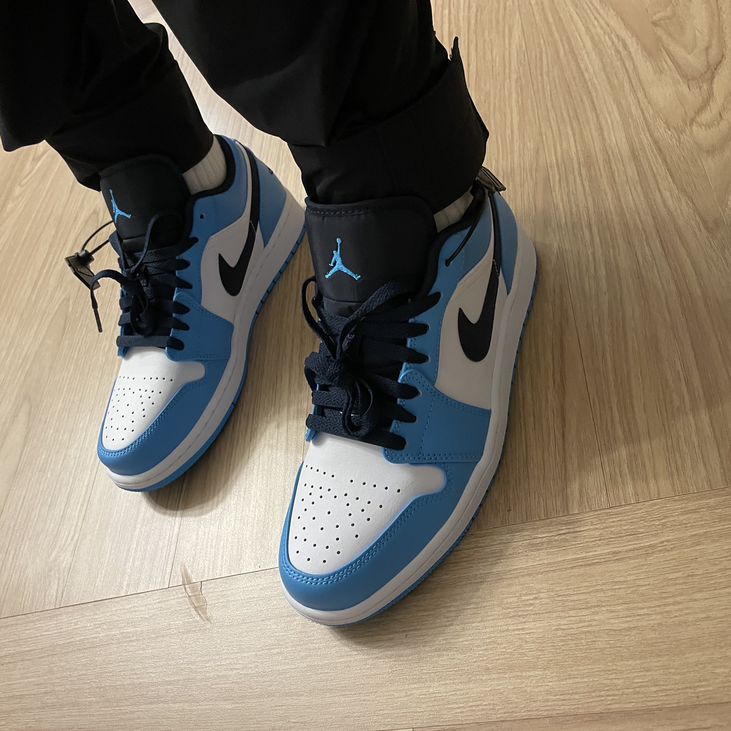 Jordan 1 Low Dark Powder Blue 착용 스타일 - 3