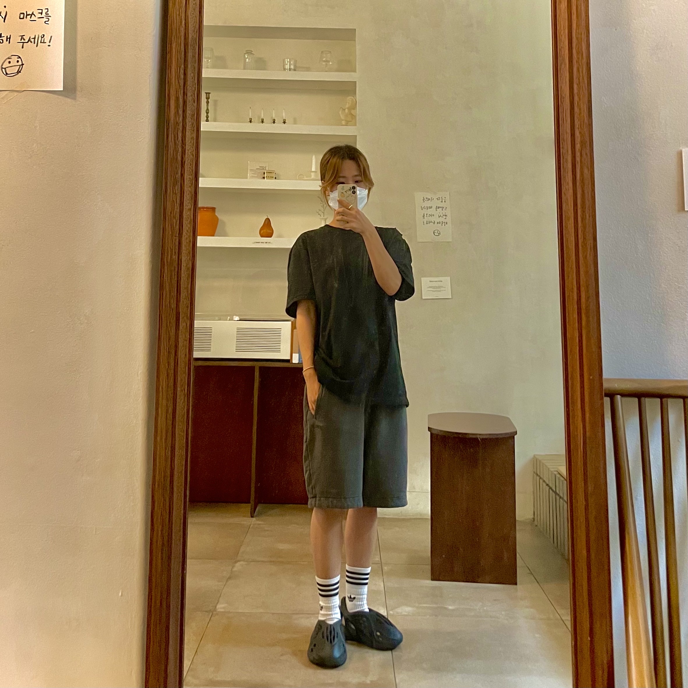 Essentials T-Shirt Black - 21SS, Adidas Yeezy Foam RNNR Mineral Blue 착용 스타일