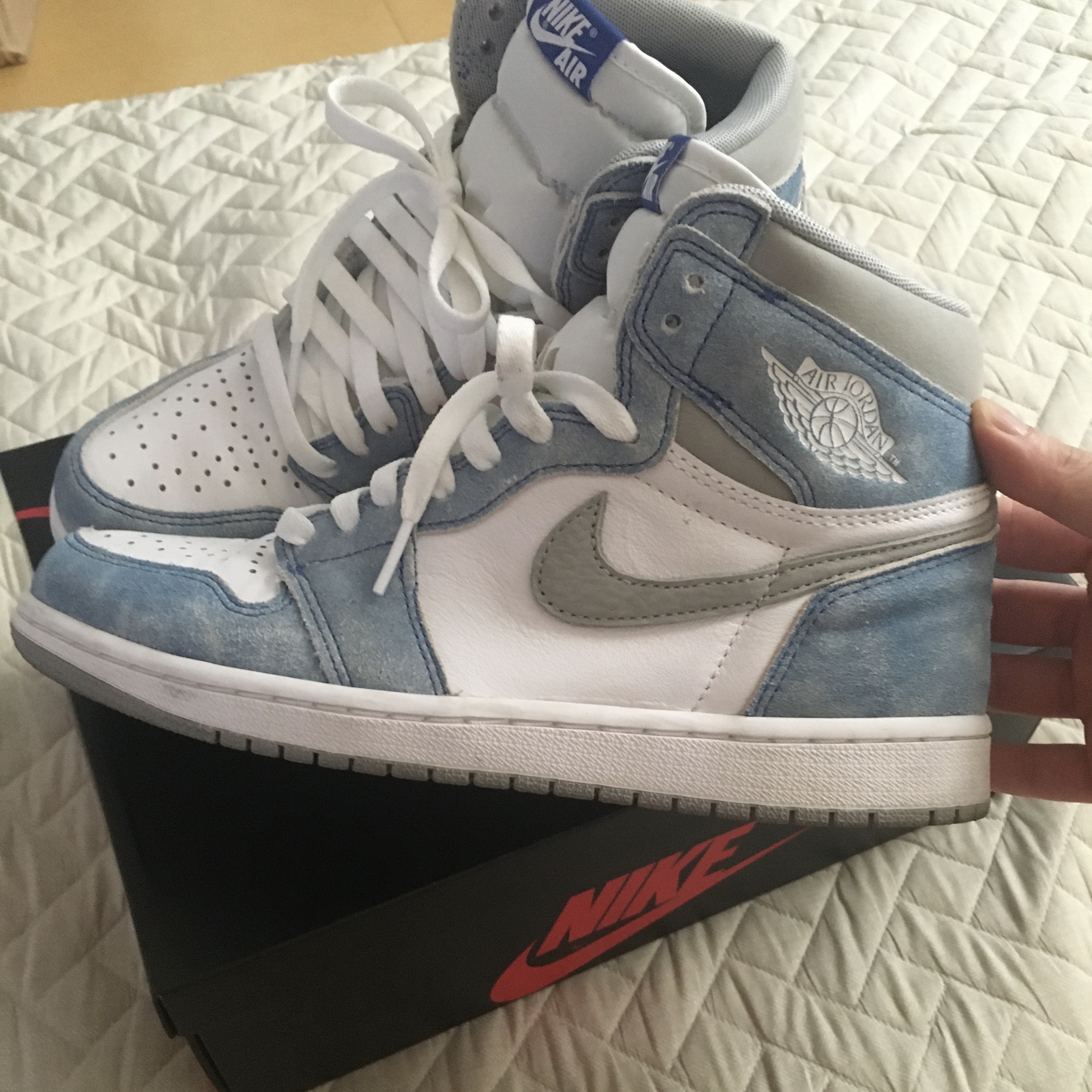 Jordan 1 Retro High OG Hyper Royal 착용 스타일