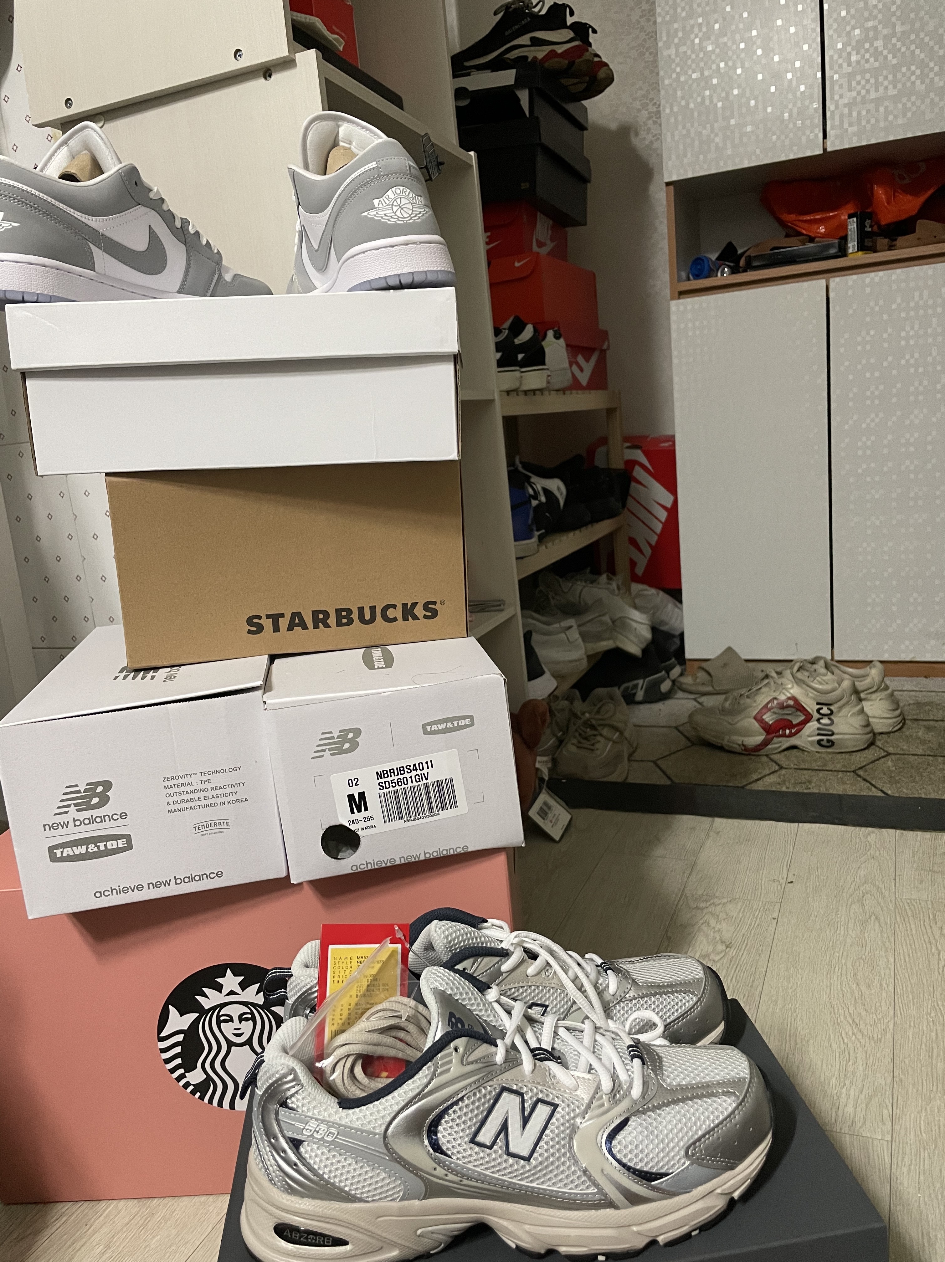 New Balance 530 Steel Grey, (W) Jordan 1 Low White Wolf Grey 착용 스타일