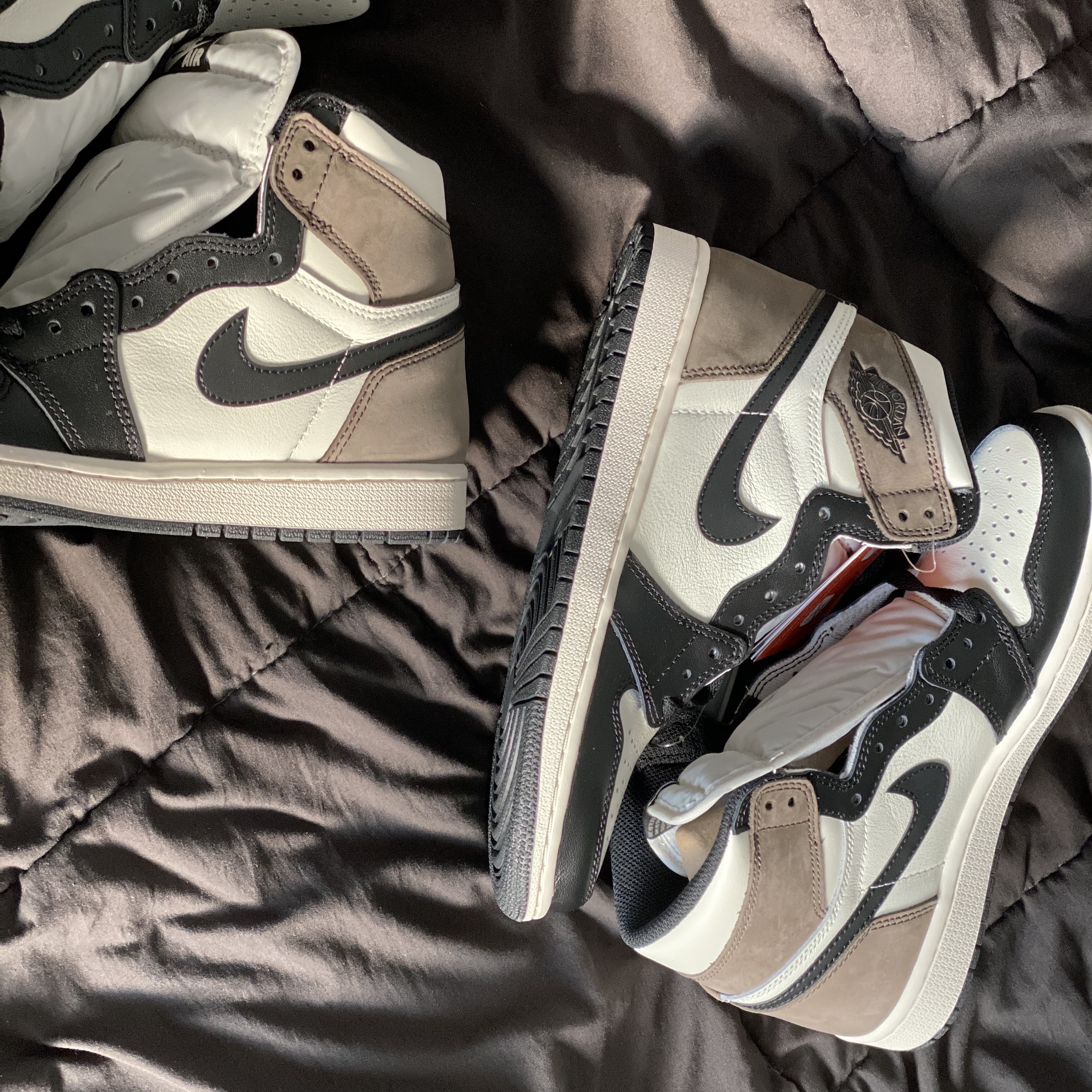 Jordan 1 Retro High OG Black Mocha 착용 스타일 - 2