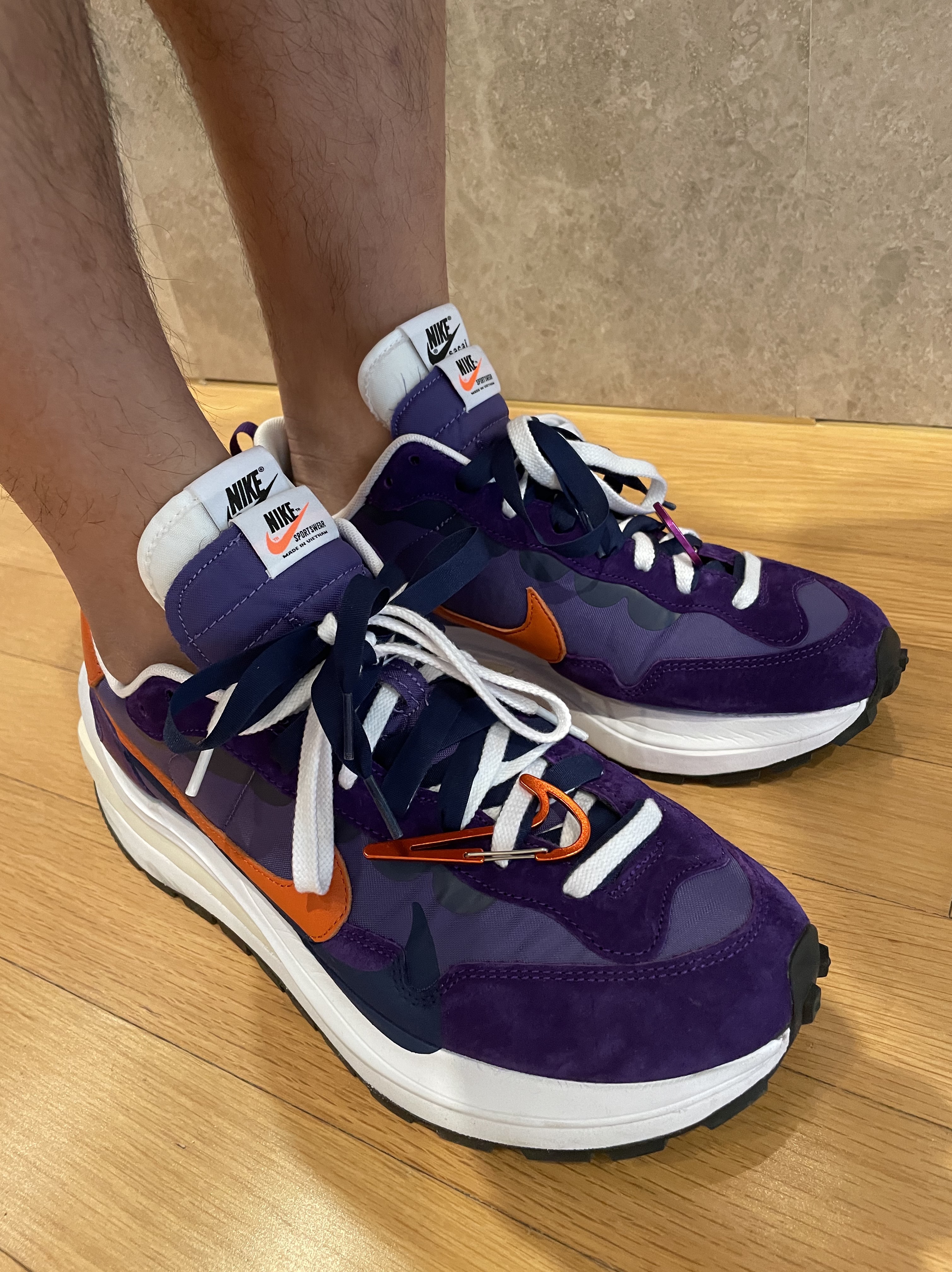 Nike x Sacai VaporWaffle Dark Iris 착용 스타일 - 2