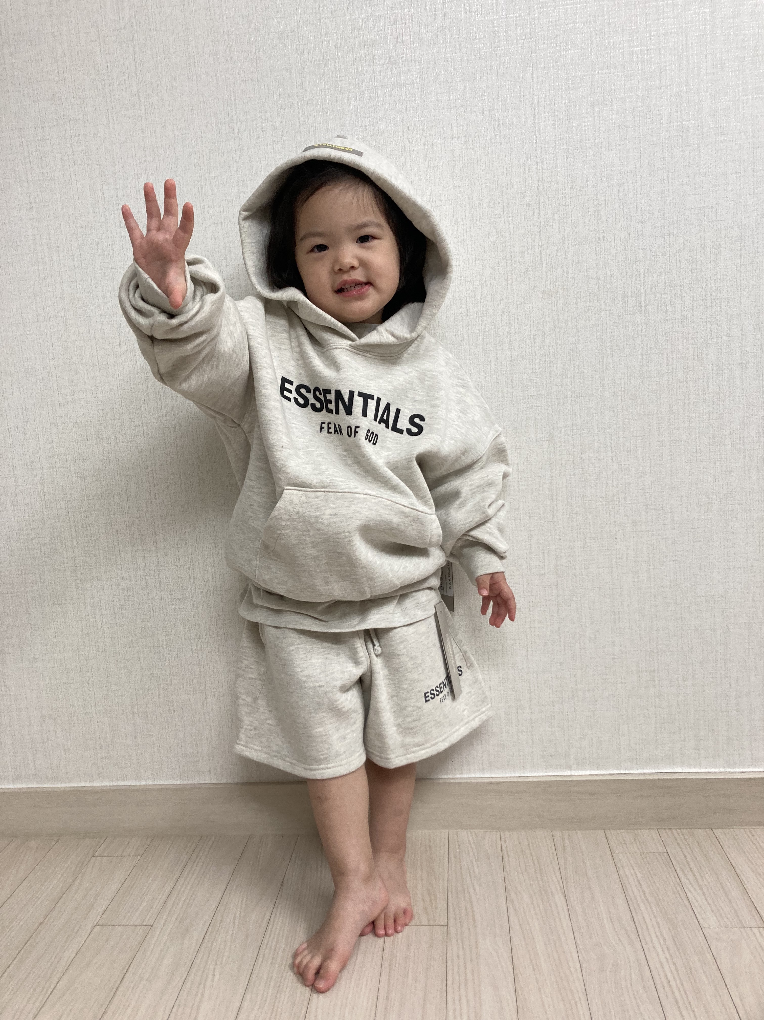 (Kids) Essentials Pull-Over Hoodie Oatmeal - 21SS, (Kids) Essentials T-Shirt Oatmeal - 21SS 착용 스타일 - 5