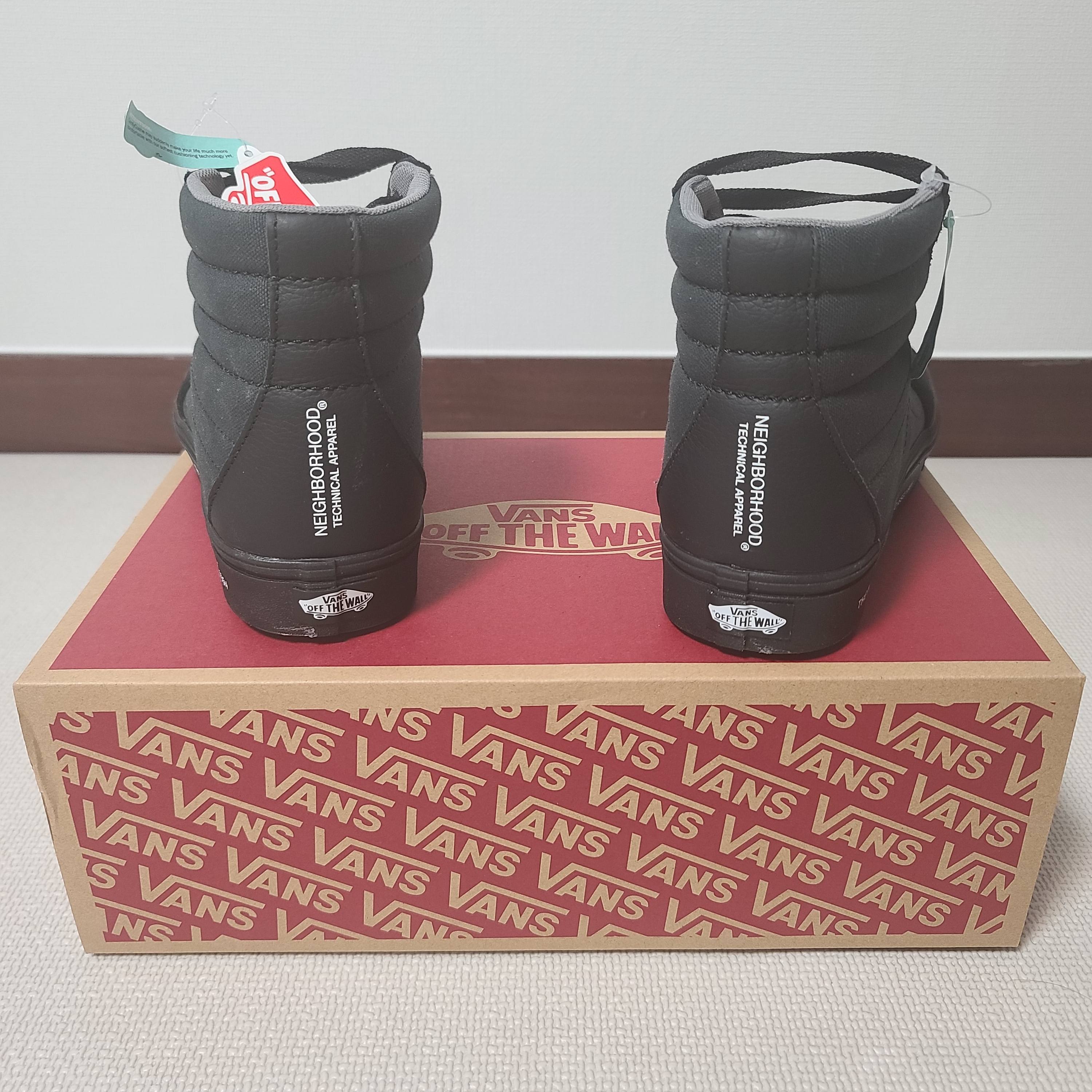 Vans x Neighborhood ComfyCush Sk8-Hi Black 착용 스타일 - 2