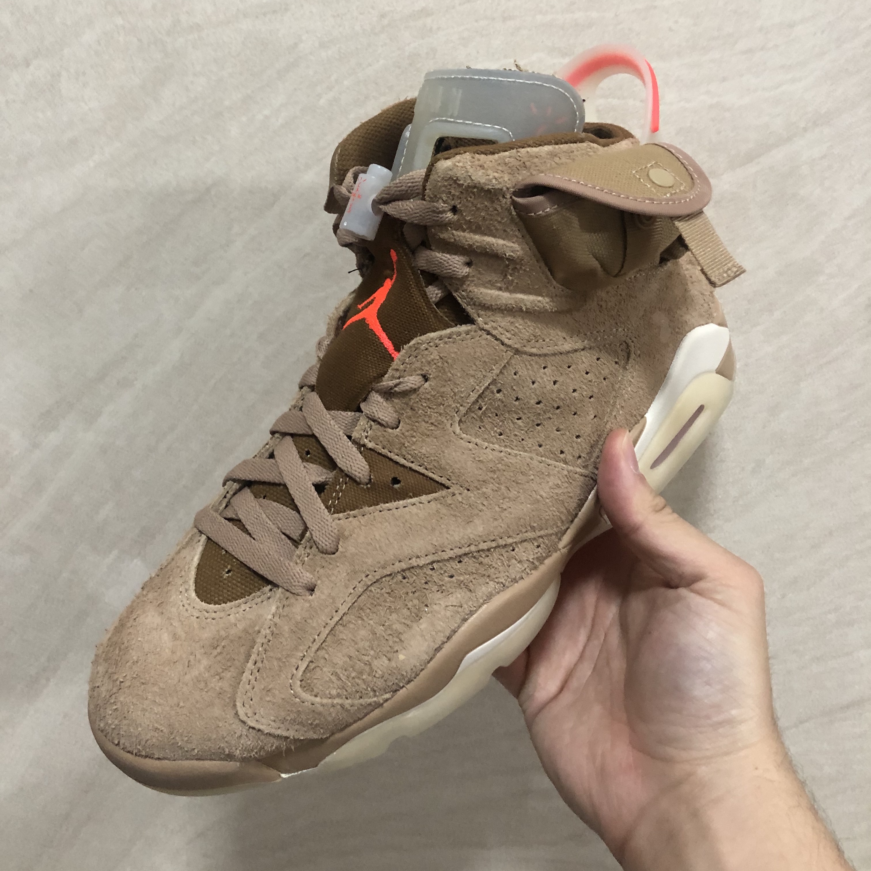 Jordan 6 x Travis Scott Retro SP British Khaki 착용 스타일