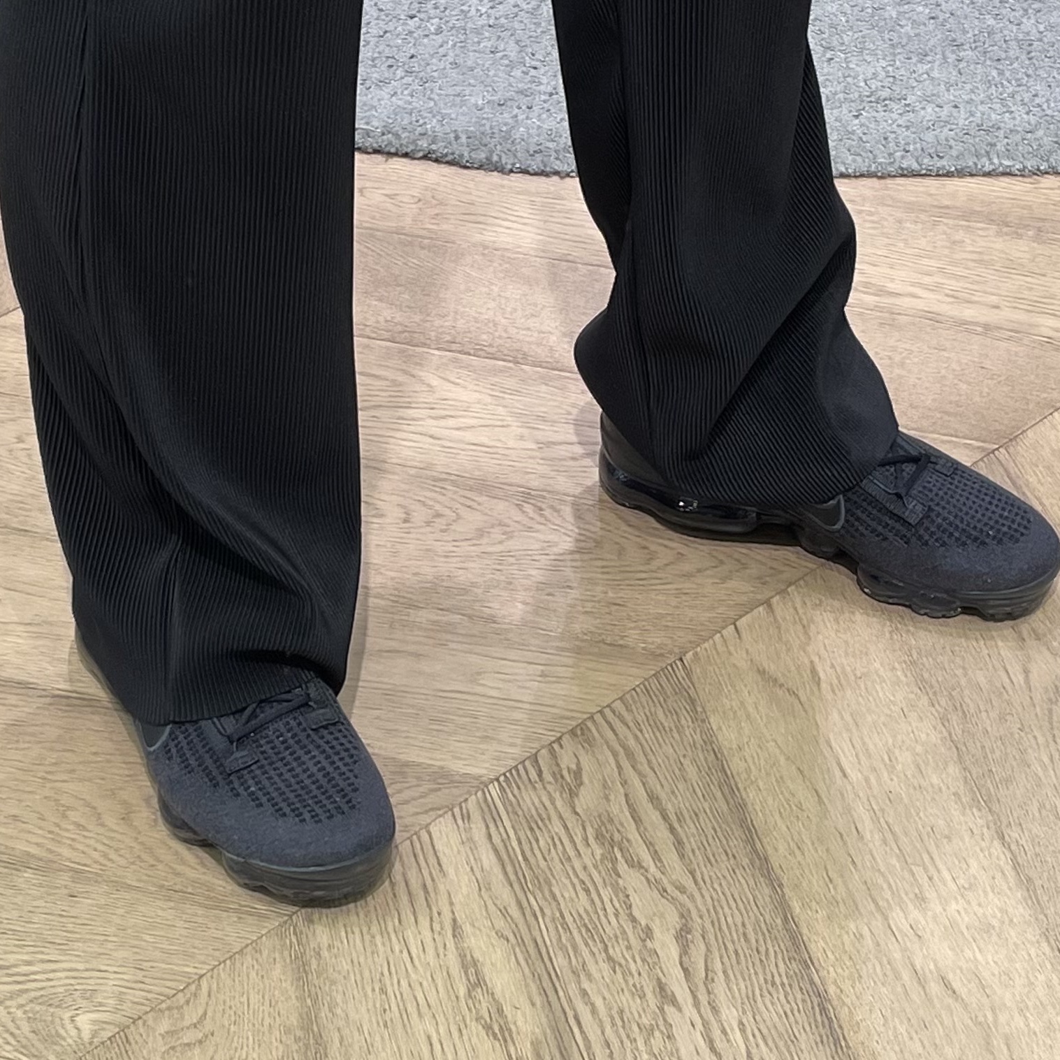 Nike Air VaporMax 2021 Flyknit Triple Black 착용 스타일 - 4