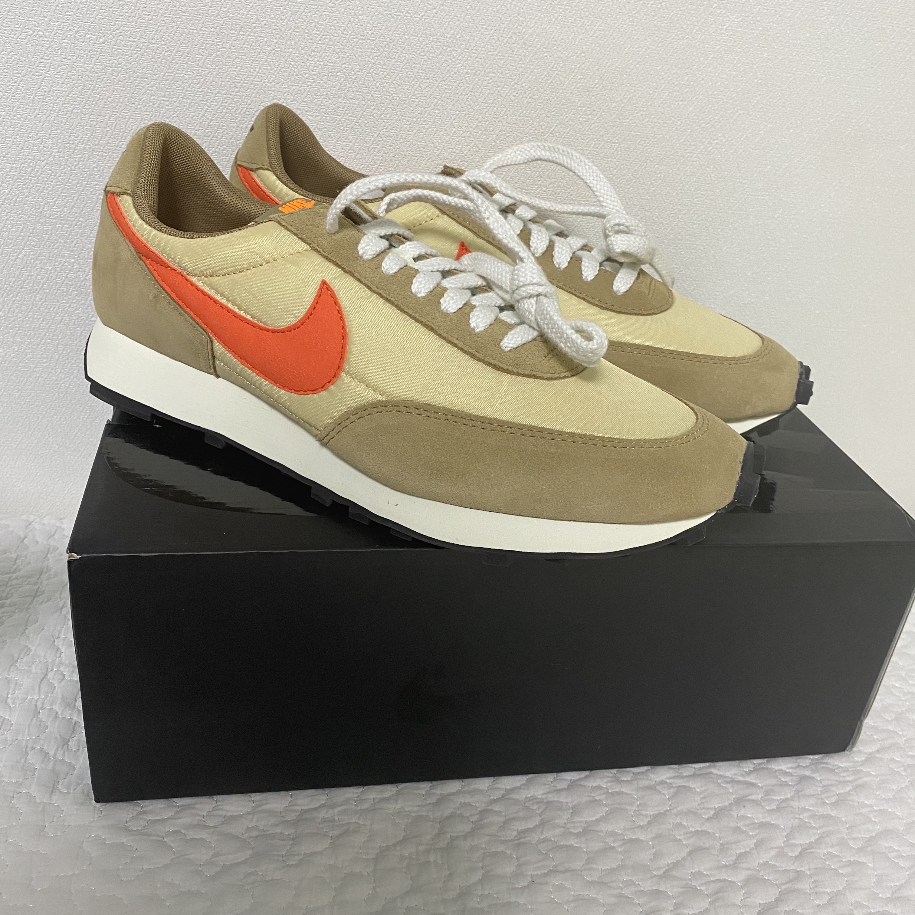 Nike Daybreak SP Vegas Gold College Orange 착용 스타일