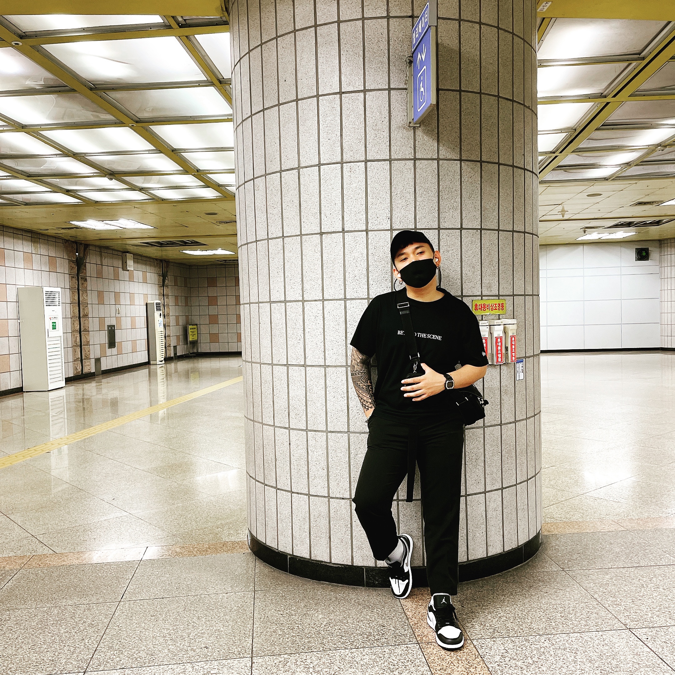 Jordan 1 Low Black Particle Grey 착용 스타일