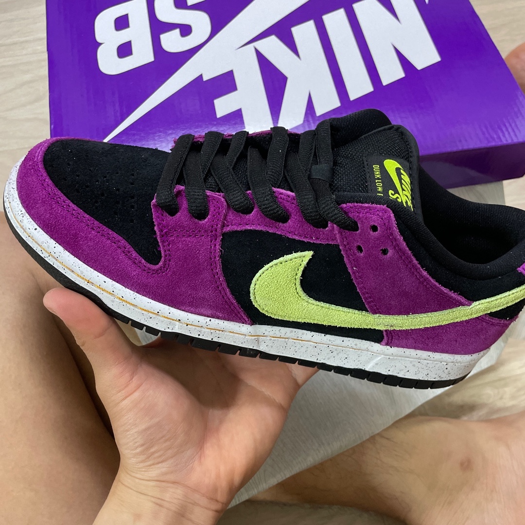 Nike SB Dunk Low Pro Red Plum 착용 스타일