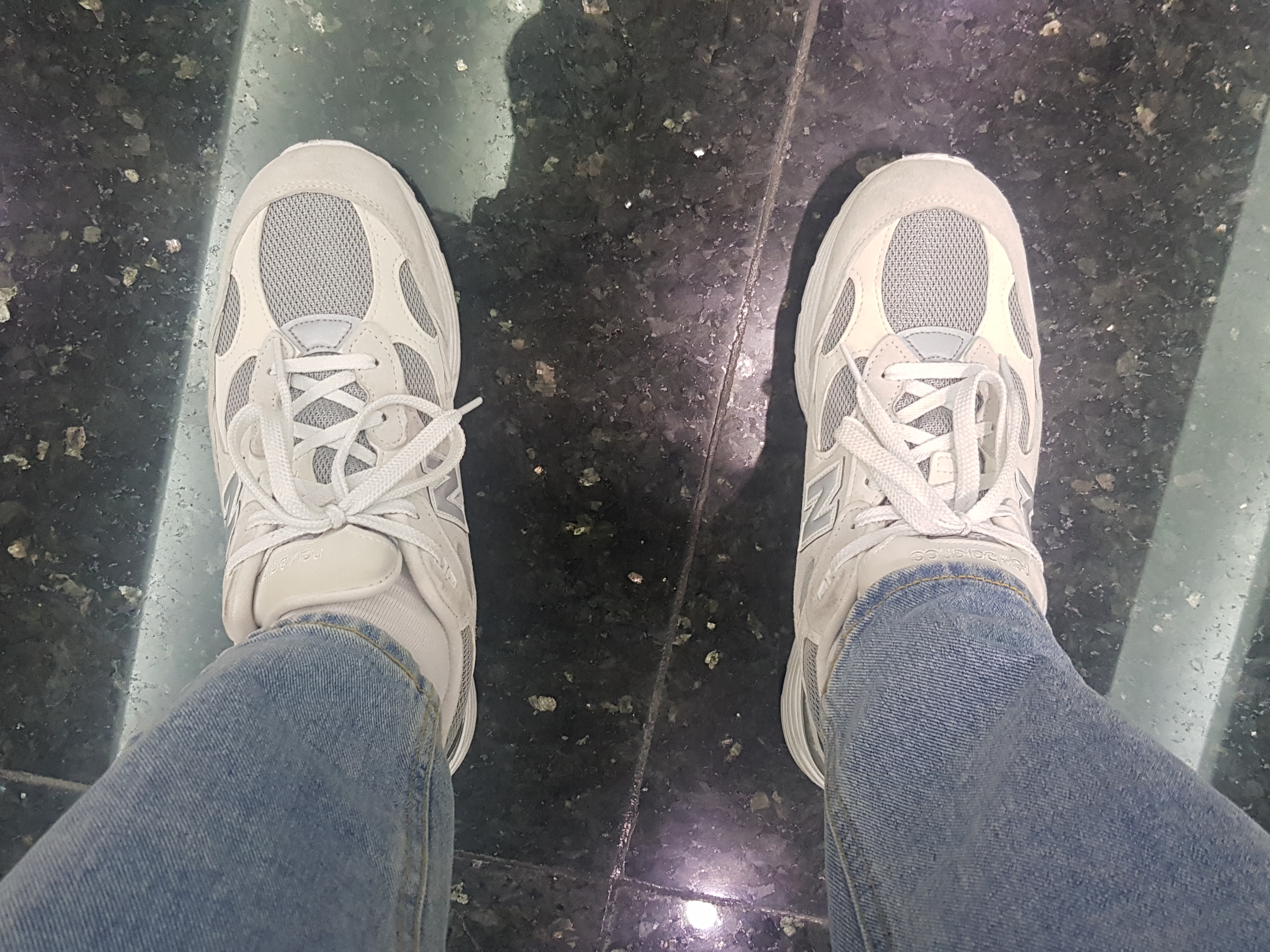 New Balance 992 Made in USA White Silver 착용 스타일 - 2