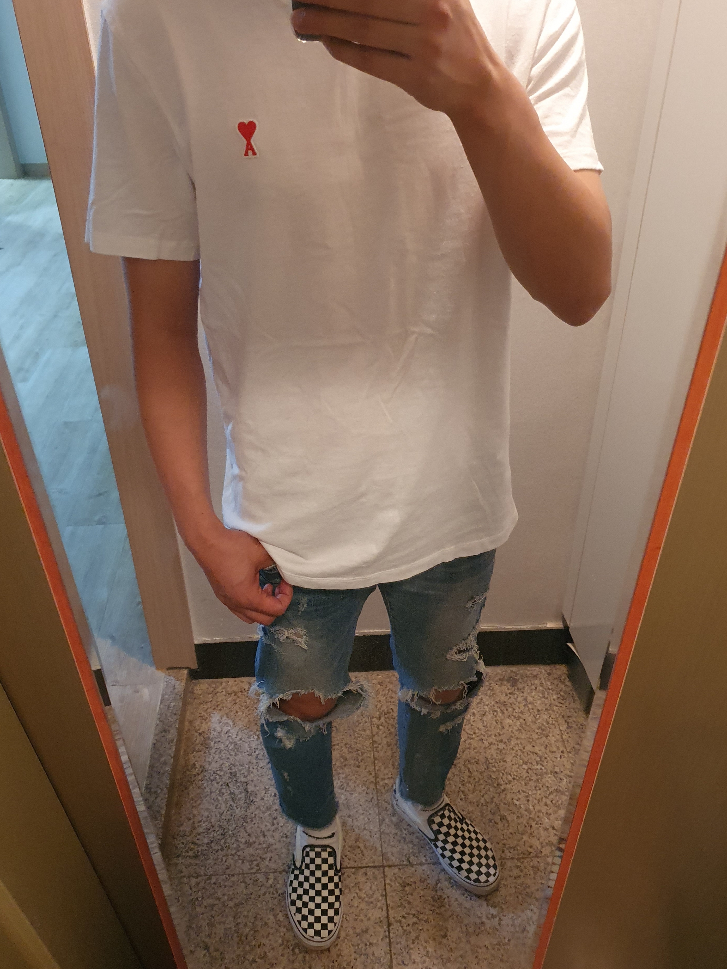 AMI de Coeur T-Shirt White Blanc, Vans Slip-On Checkerboard 착용 스타일