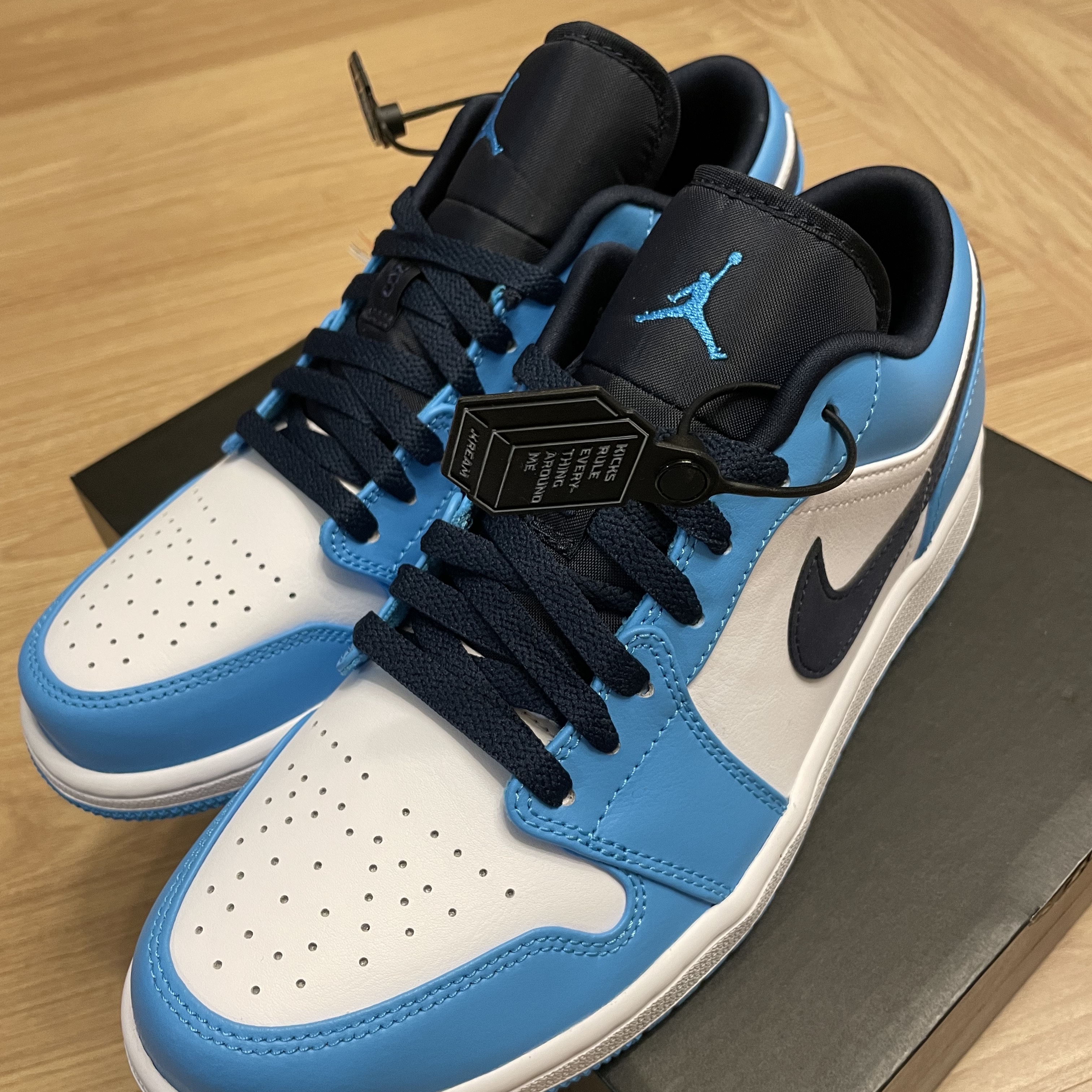 Jordan 1 Low Dark Powder Blue 착용 스타일 - 4