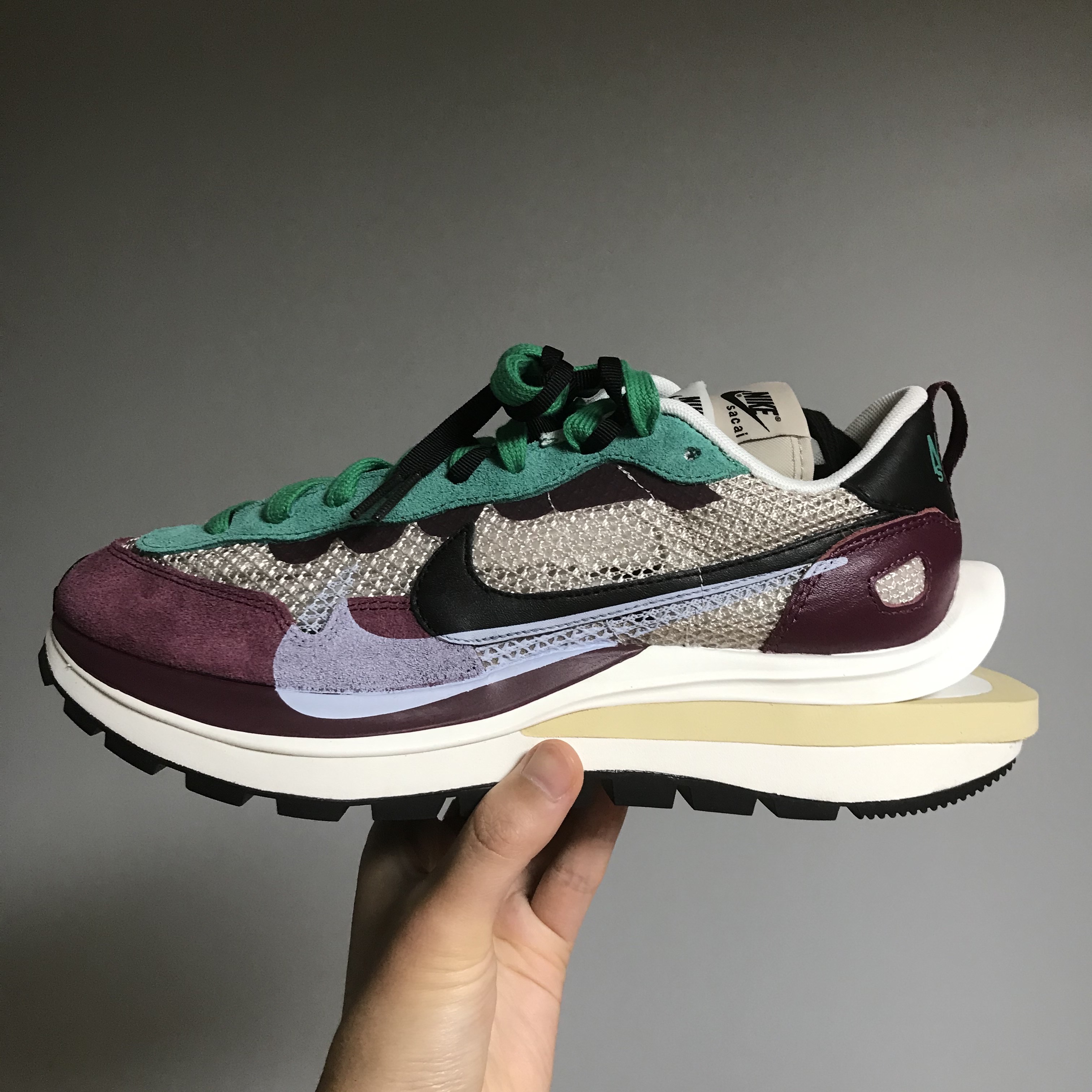 Nike x Sacai VaporWaffle String & Black Villain Red 착용 스타일