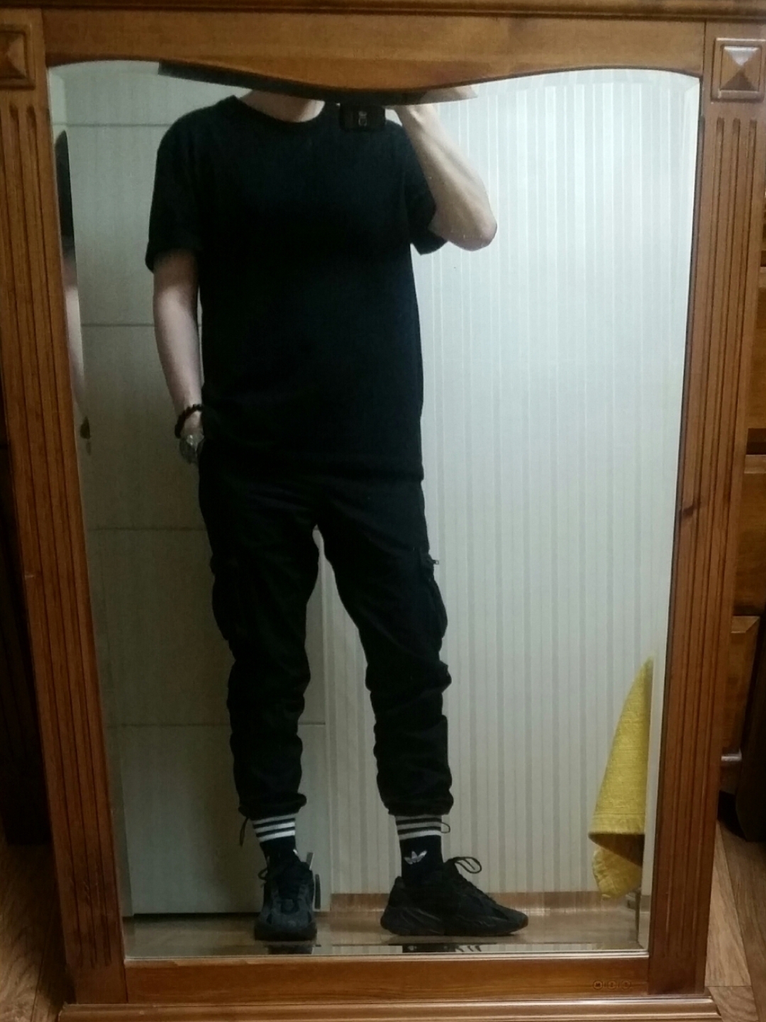 Adidas Yeezy Boost 700 V2 Vanta 2019 착용 스타일