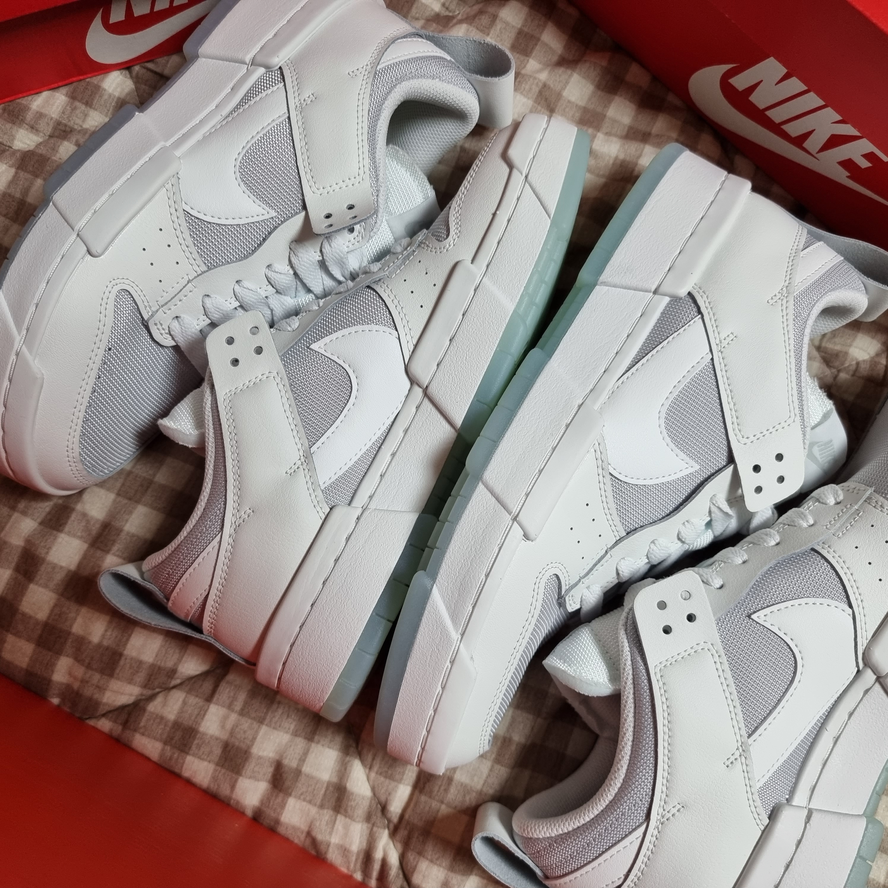 (W) Nike Dunk Low Disrupt Photon Dust 착용 스타일 - 2