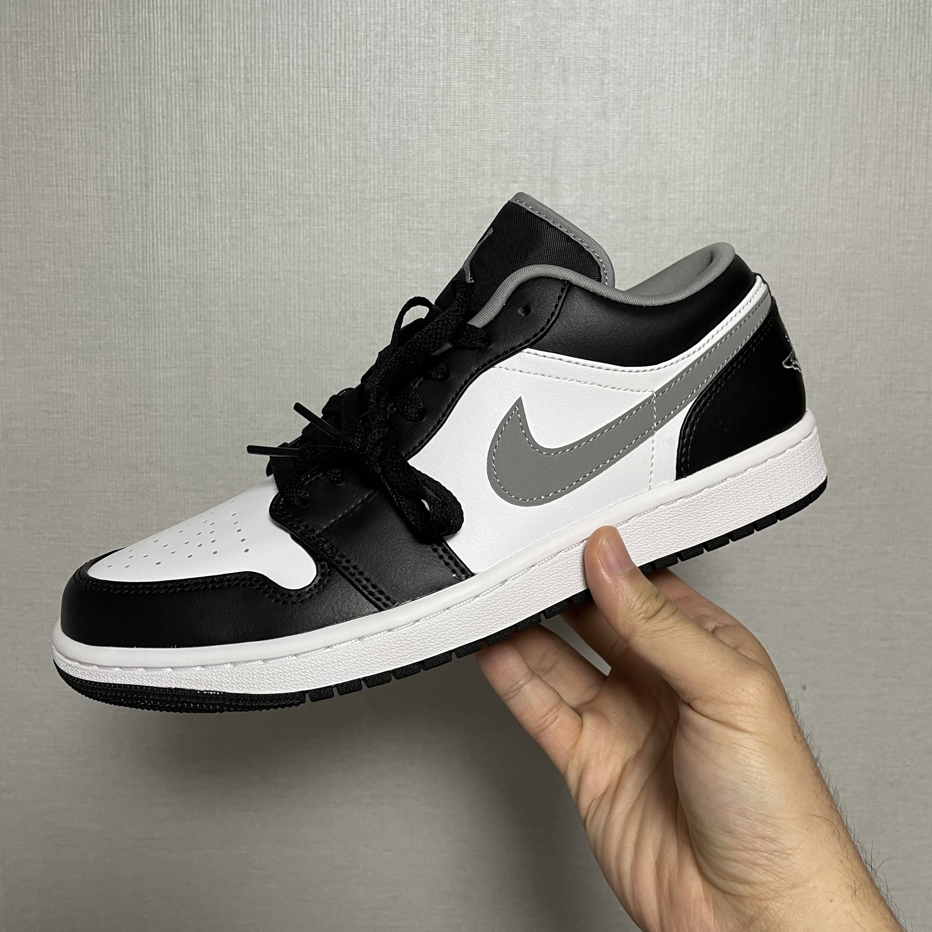 Jordan 1 Low Black Particle Grey 착용 스타일